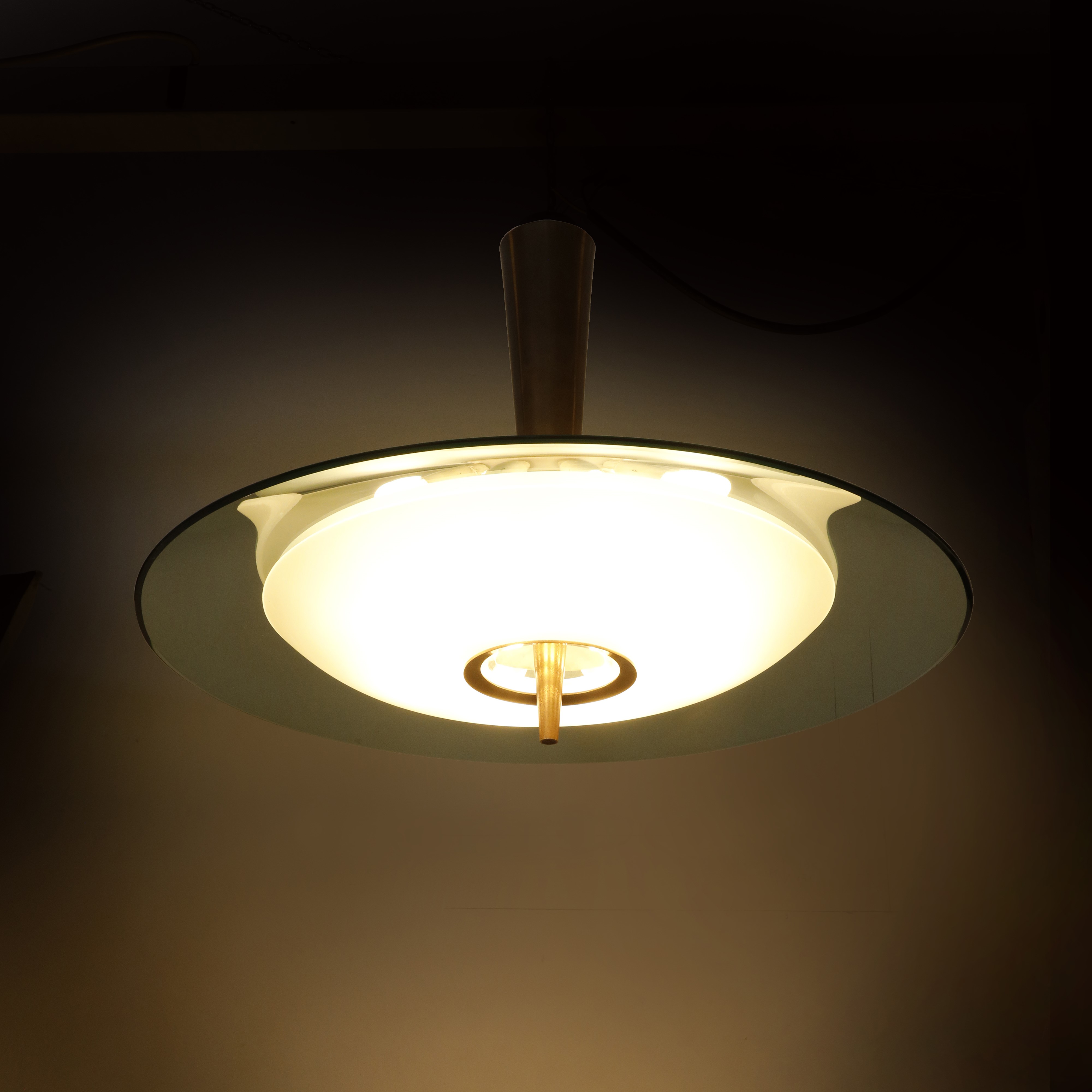 Max Ingrand - Lampada a sospensione modello “1462” (Fontana Arte), cristallo e ottone