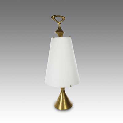 Lampada da tavolo in ottone e metallo laccato con diffusore in vetro opalino (1956)