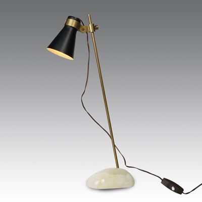 Lampada da tavolo ad una luce modello “Lta 1” (produzione Azucena), sasso in onice e ottone bruni...