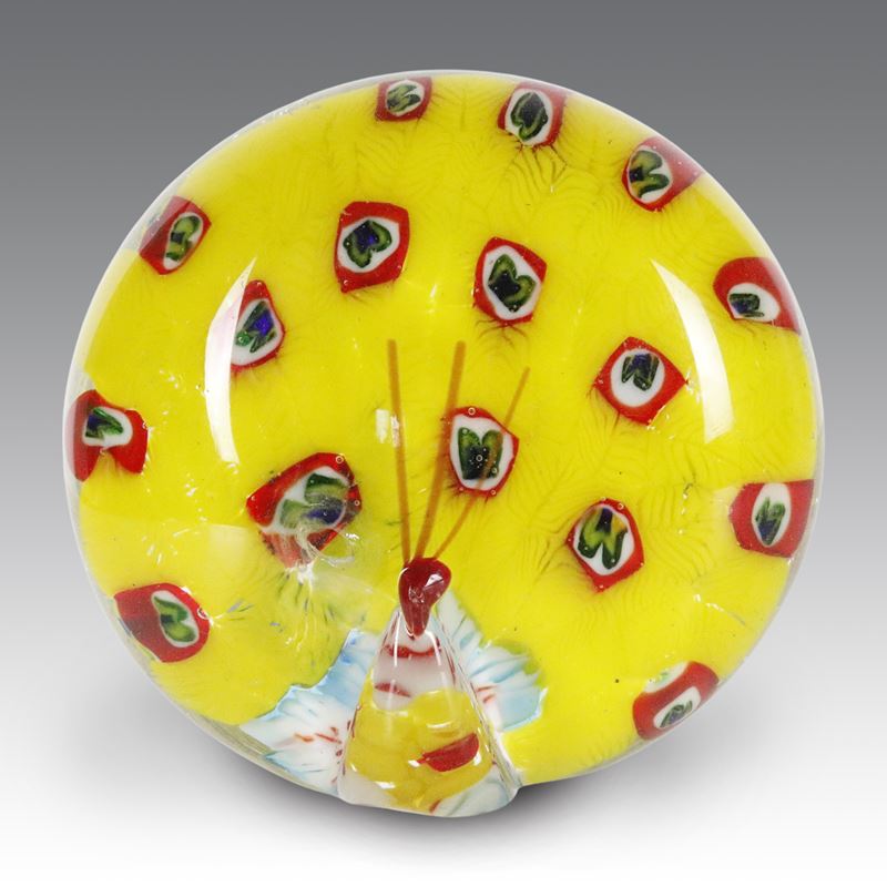 La Murrina, Pressa carte sferico schiacciato in pasta vitrea gialla con decorazione a millefiori ...