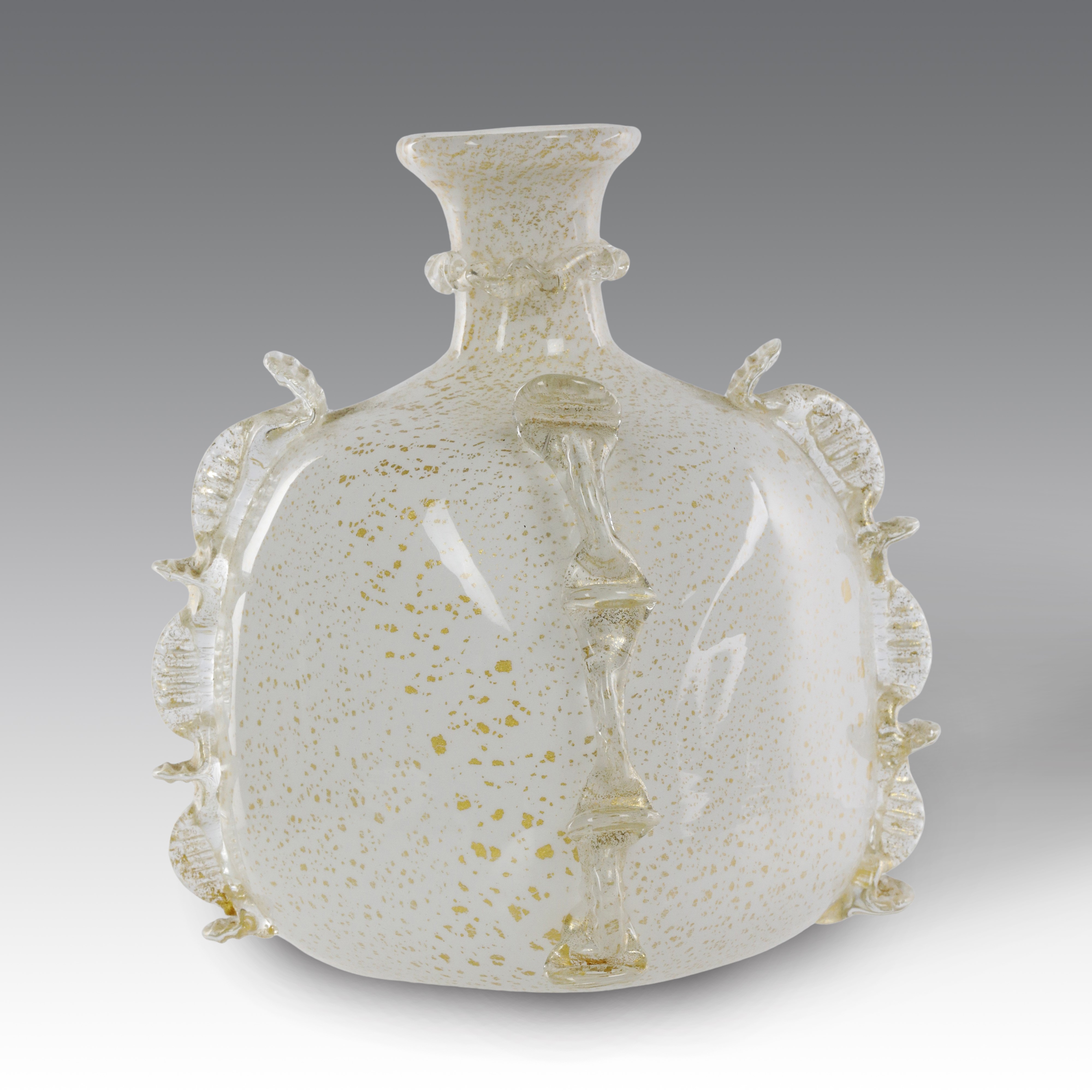 Produzione Seguso (attr. le), Vaso bottiglia in vetro lattimo con decorazioni a polveri d’oro, Mu...