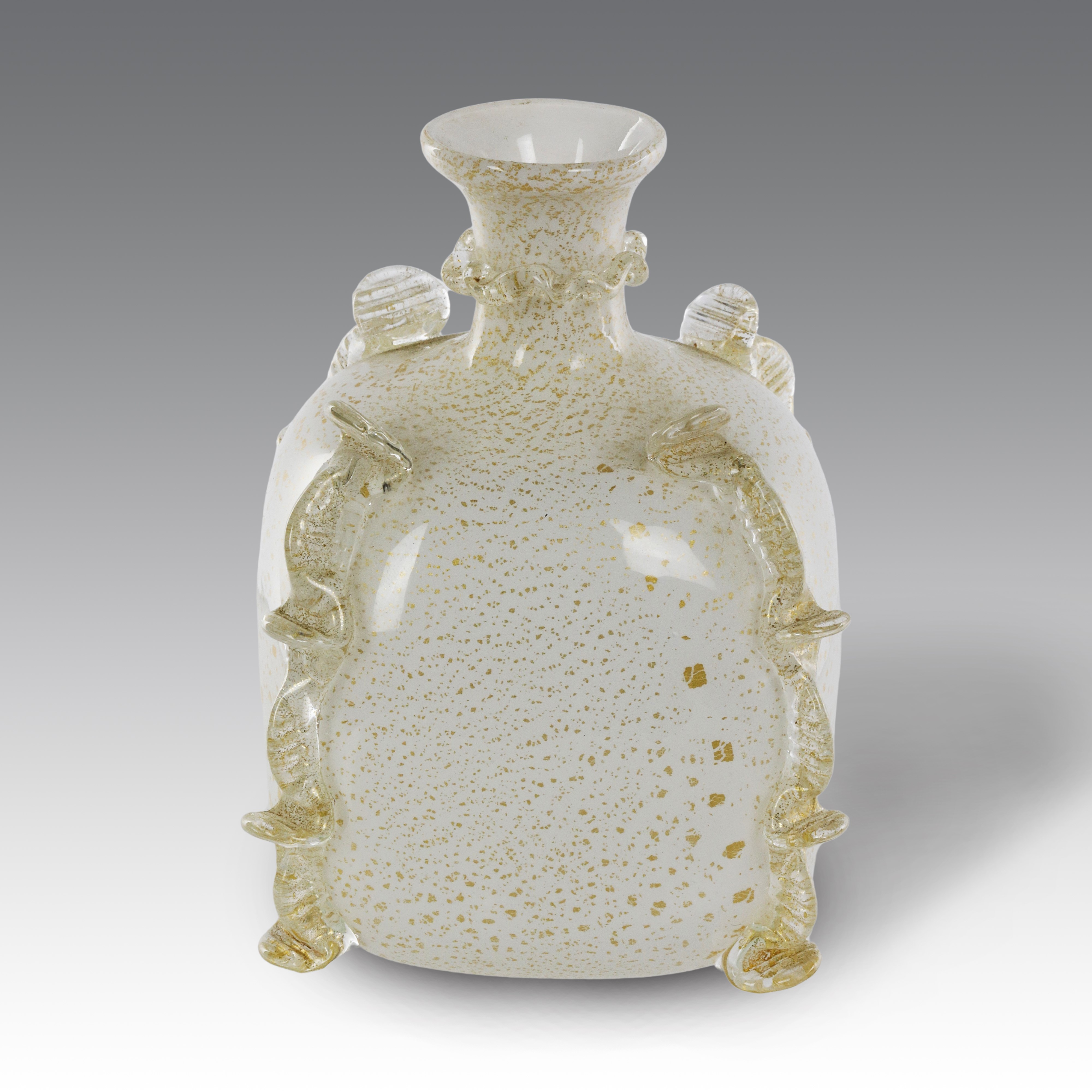 Produzione Seguso (attr. le), Vaso bottiglia in vetro lattimo con decorazioni a polveri d’oro, Mu...