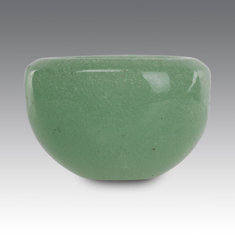 Carlo Scarpa - Coppa semisferica della serie “A Bollicine”, vetro sommerso verde giada (Venini), ...