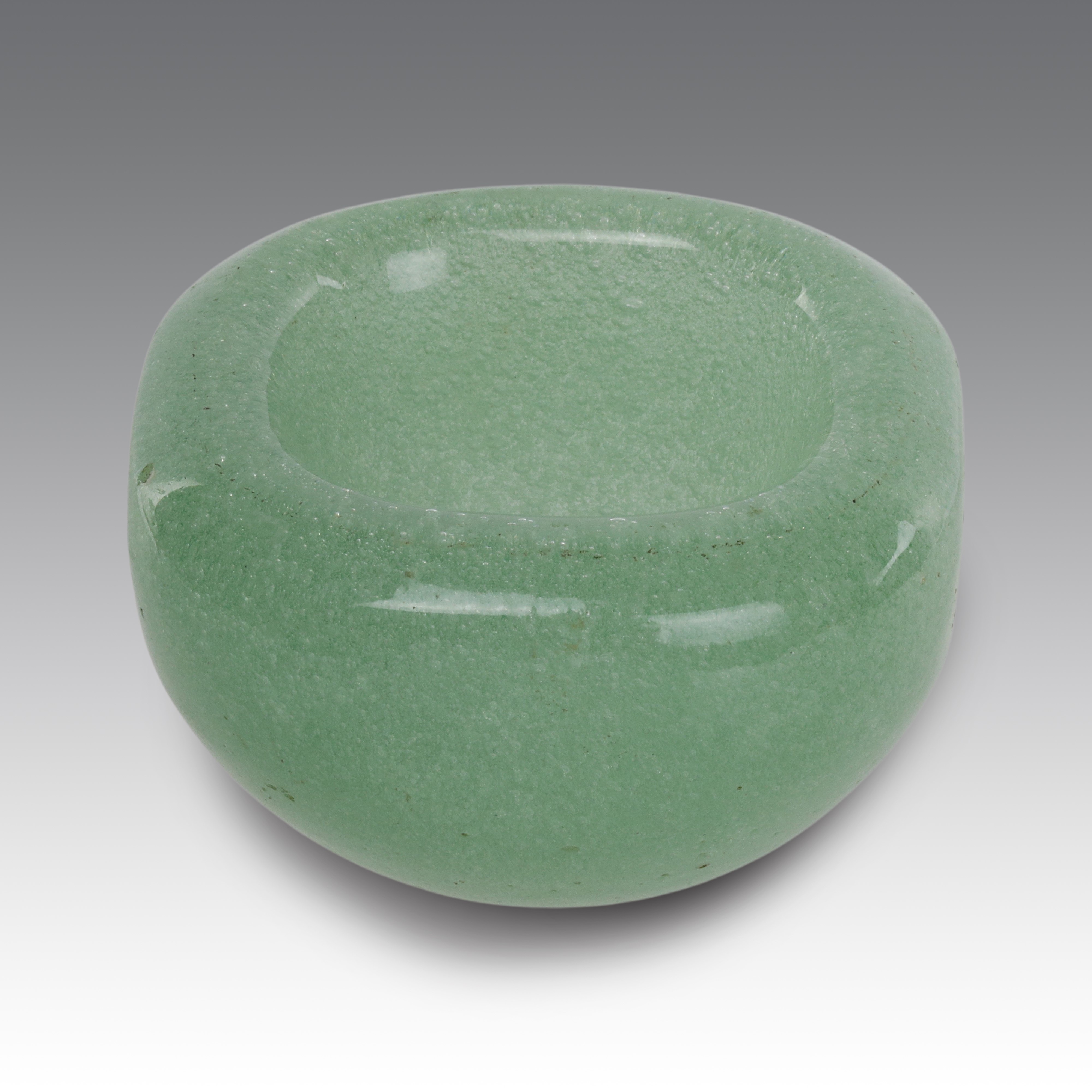 Carlo Scarpa - Coppa semisferica della serie “A Bollicine”, vetro sommerso verde giada (Venini), ...