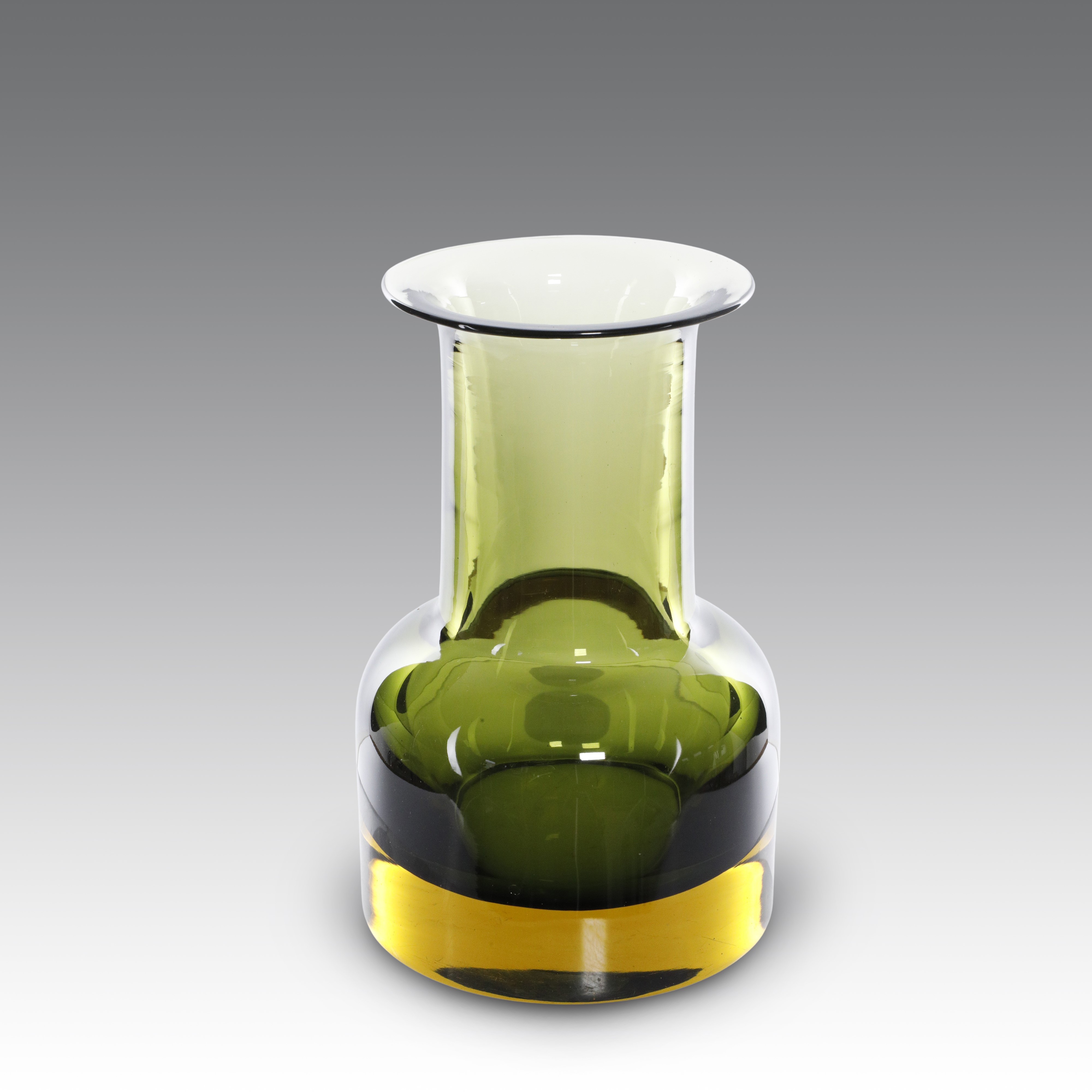 Flavio Poli - Vaso modello “13861” in vetro sommerso verde e giallo