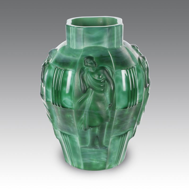 Arthur Plewa - Vaso in vetro “giada” opale verde, produzione Curt Schlevogt (Cecoslovacchia), 193...