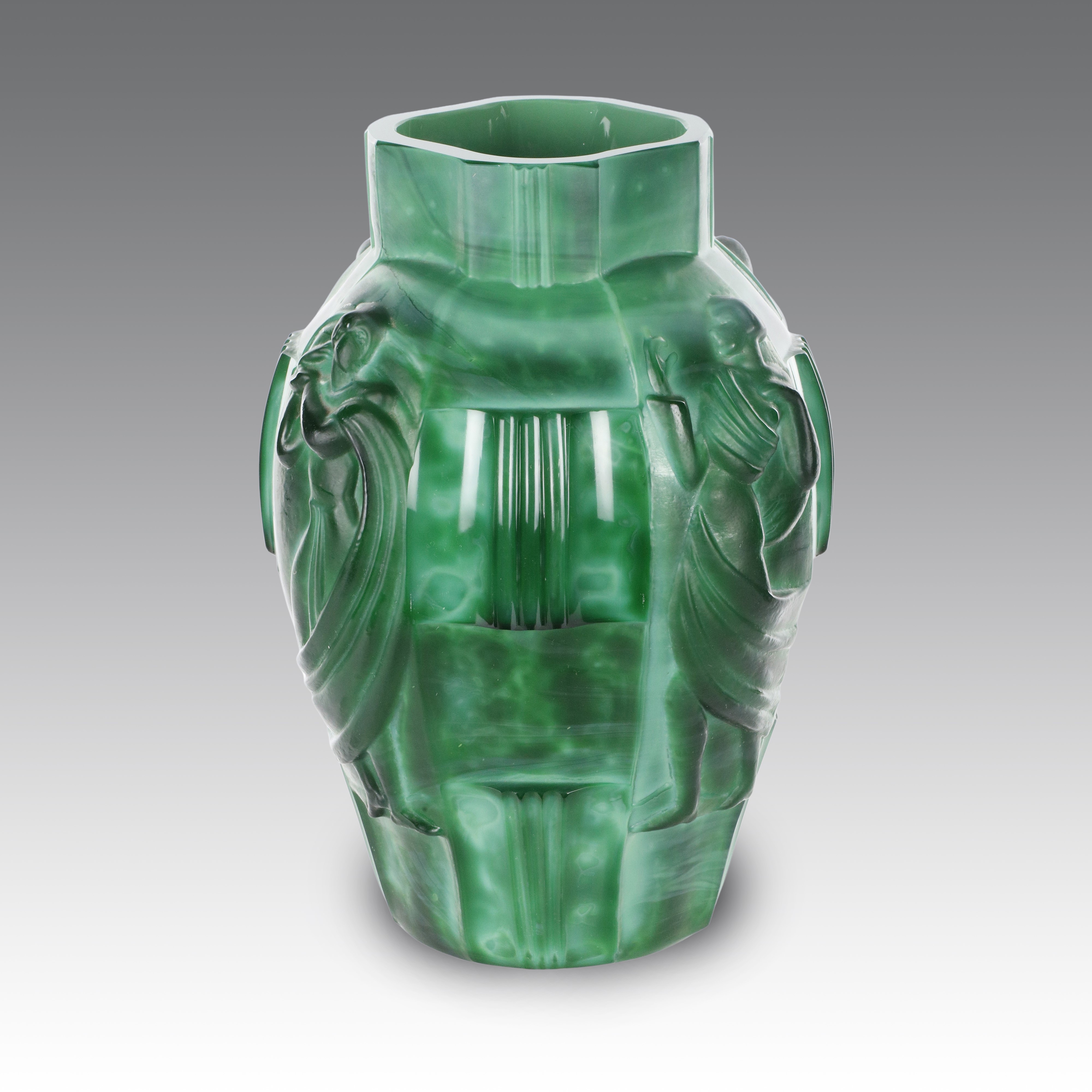 Arthur Plewa - Vaso in vetro “giada” opale verde, produzione Curt Schlevogt (Cecoslovacchia), 193...