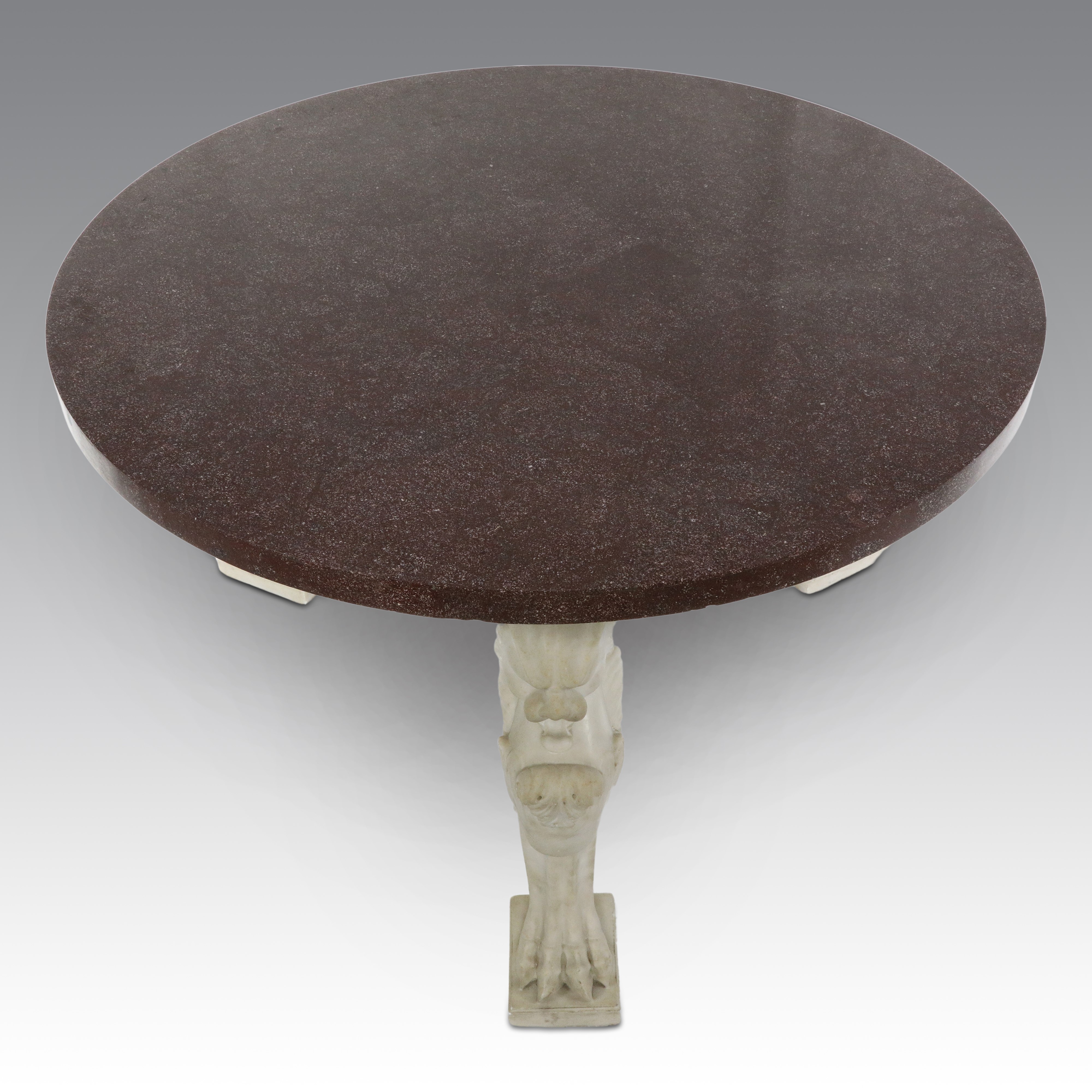Celeste Dell'anna - Tavolo tondo in porfido egiziano con gambe leonine in marmo di Carrara, XIX s...