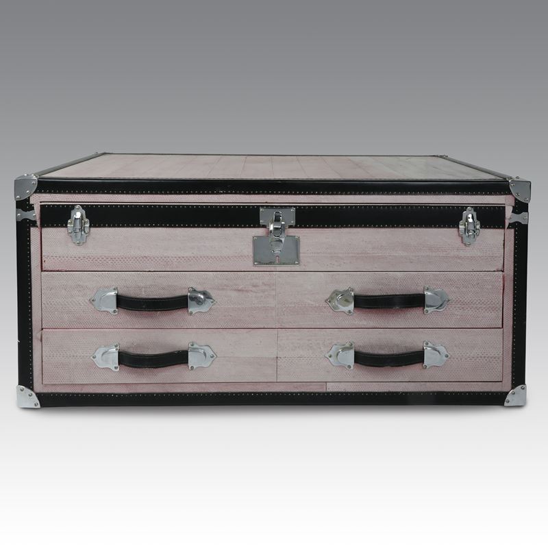Celeste Dell'anna - Baule in pelle stampata rosa con elementi in acciaio e fronte a tre cassetti