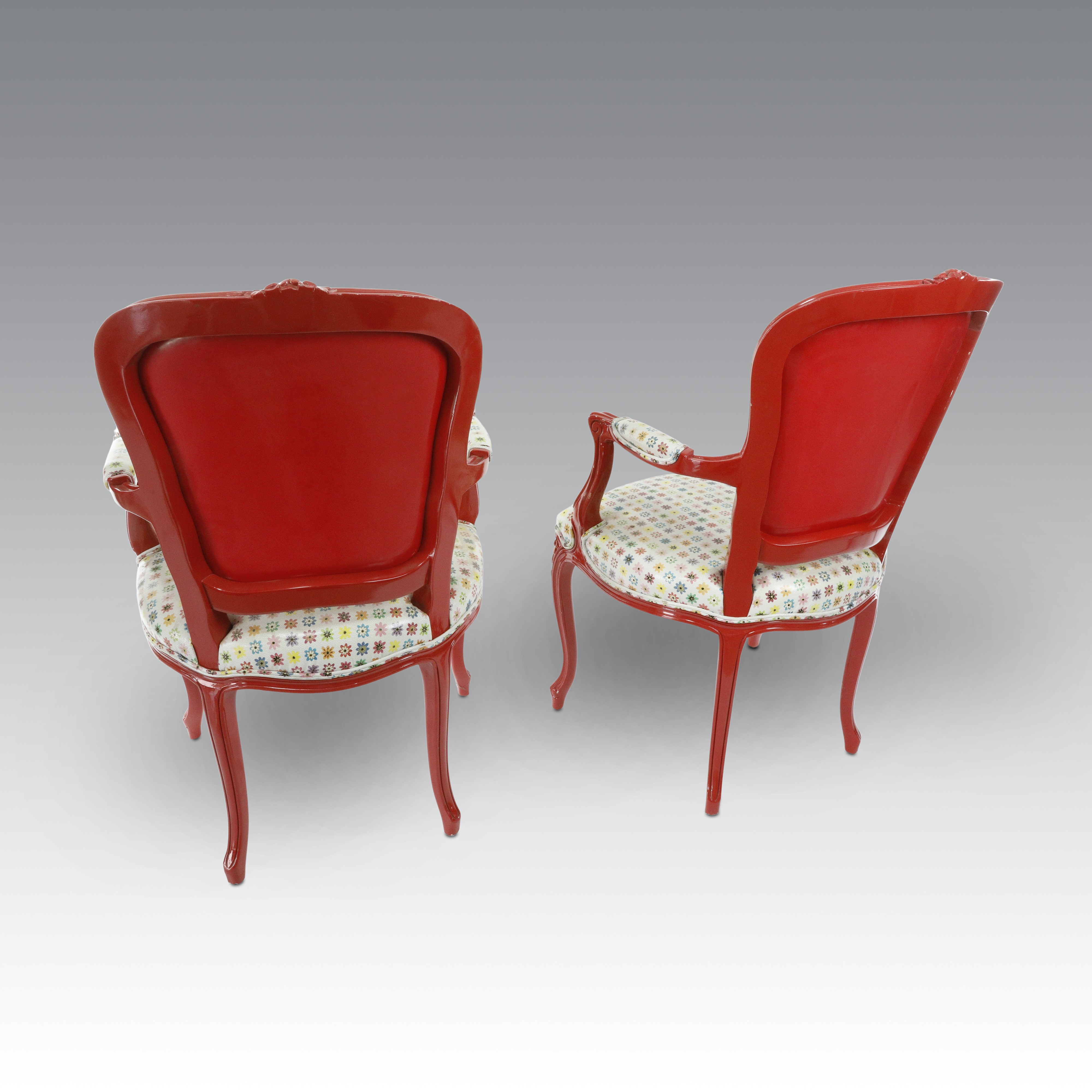 Celeste Dell'anna - Coppia di poltroncine in stile Luigi Filippo, legno laccato rosso e ecopelle ...