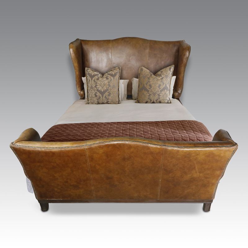 Produzione inglese del XX secolo, Letto matrimoniale in pelle stile Chester