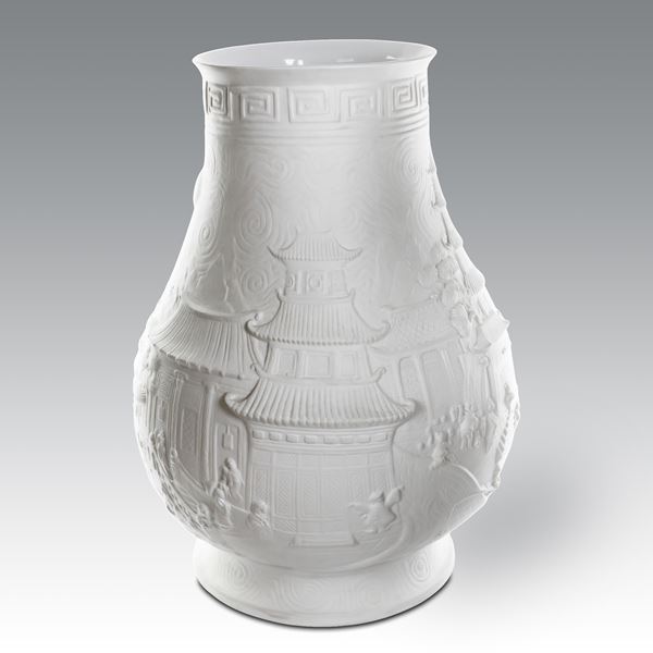 Vaso in biscuit bianco "Impression China" (Jean Boggio to Franz)