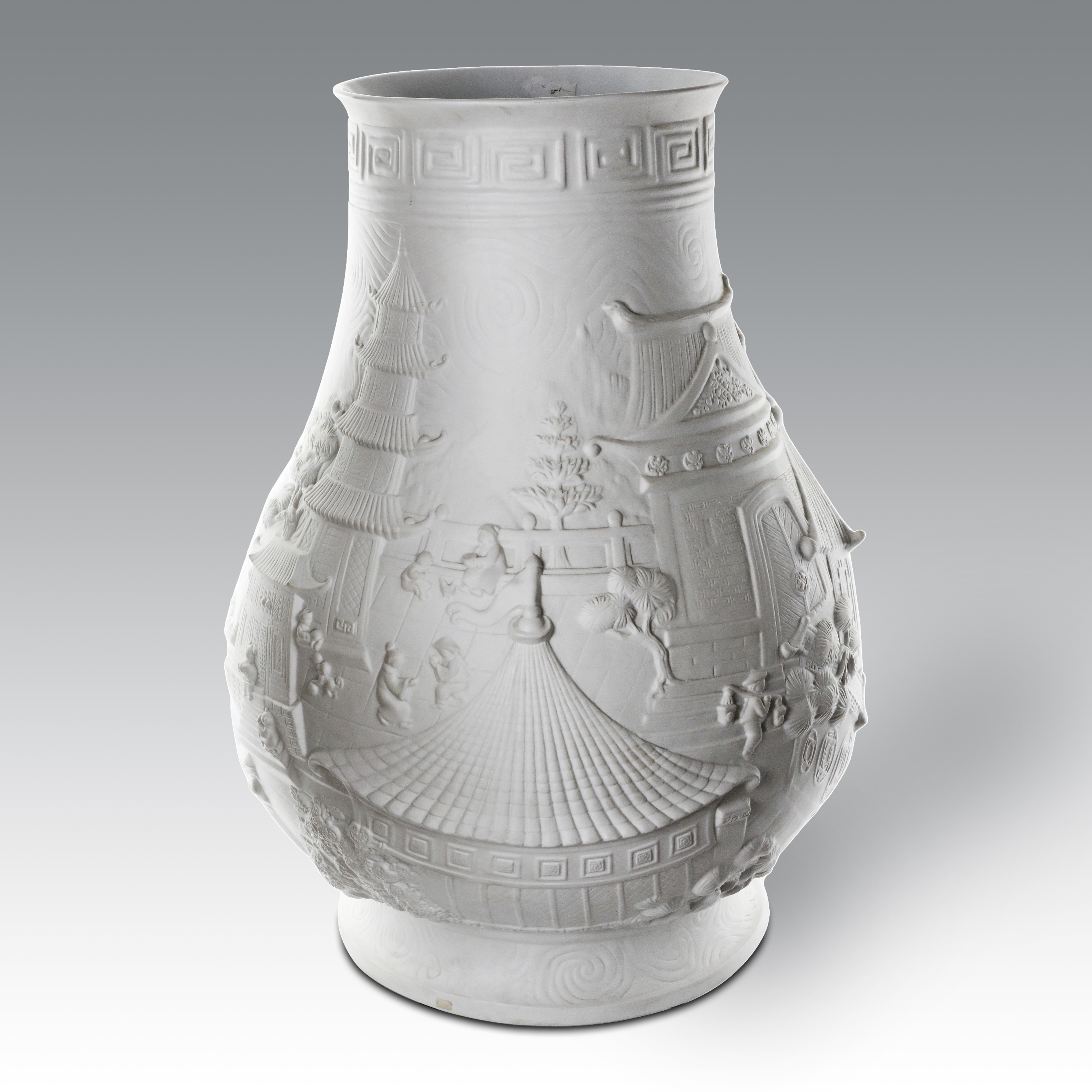 Jean Boggio, Vaso in biscuit bianco «Impression China» (ispirazione orientale)