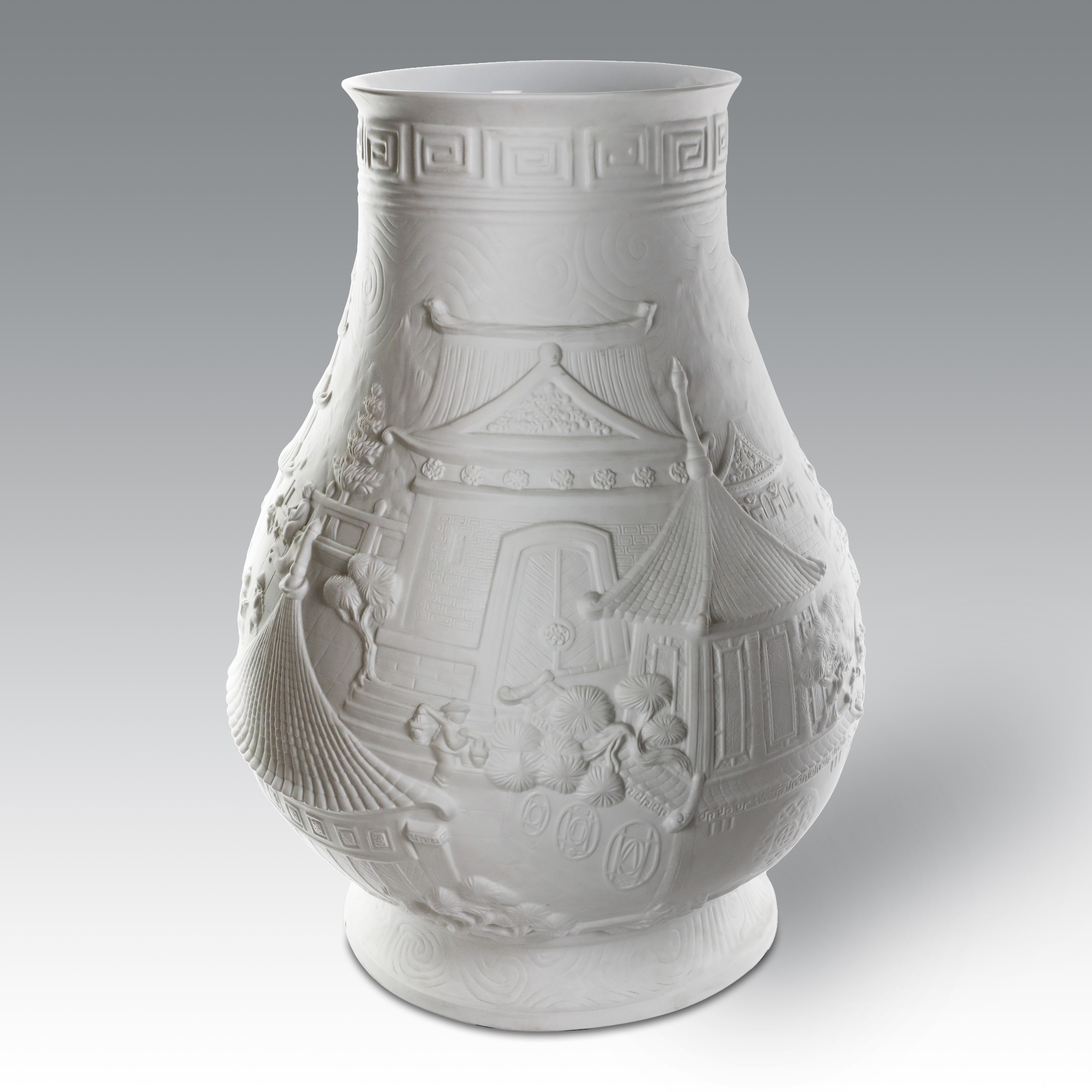 Jean Boggio, Vaso in biscuit bianco «Impression China» (ispirazione orientale)