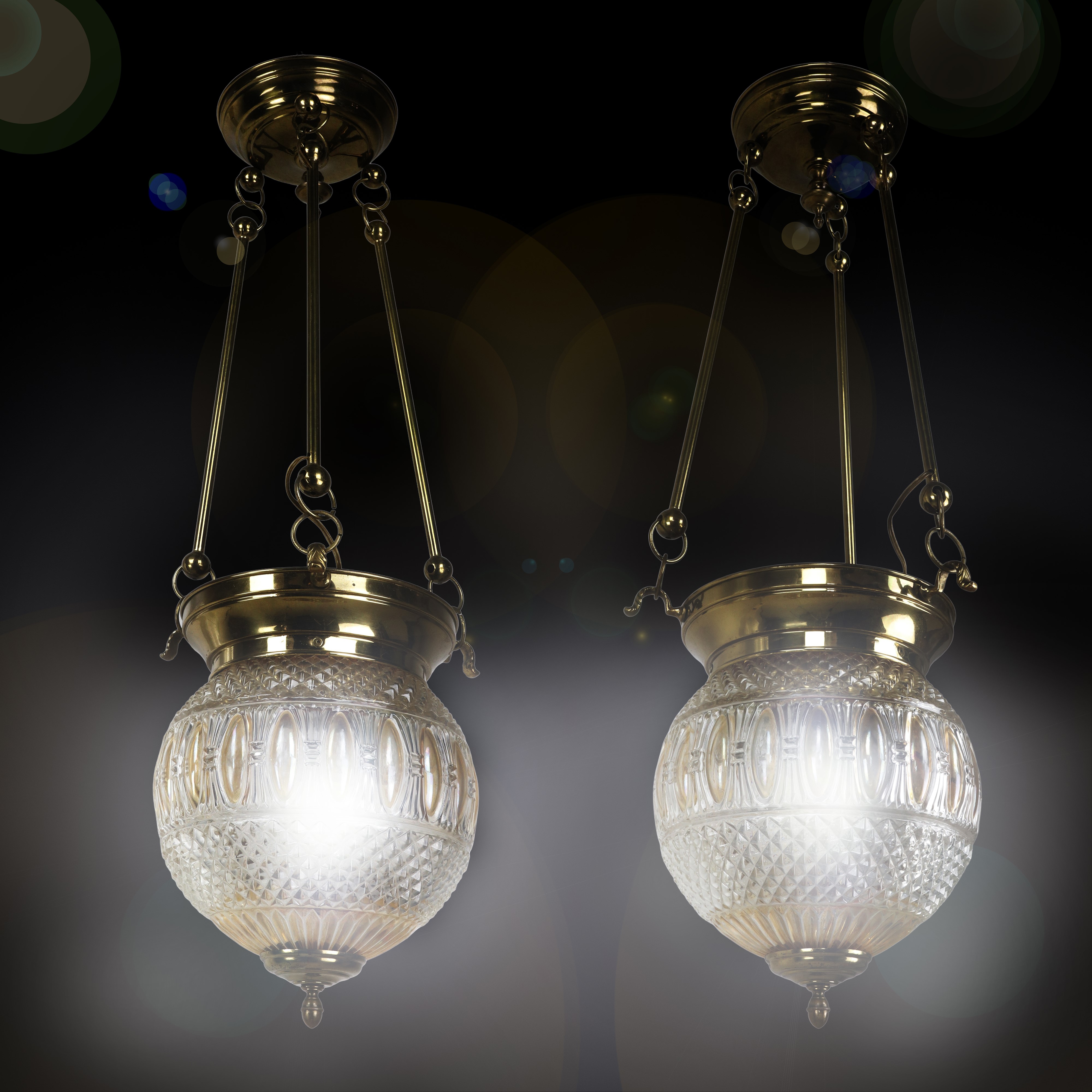 Lorenzo Mongiardino - Coppia di lampade da soffitto con diffusori a sfera in vetro di Empoli