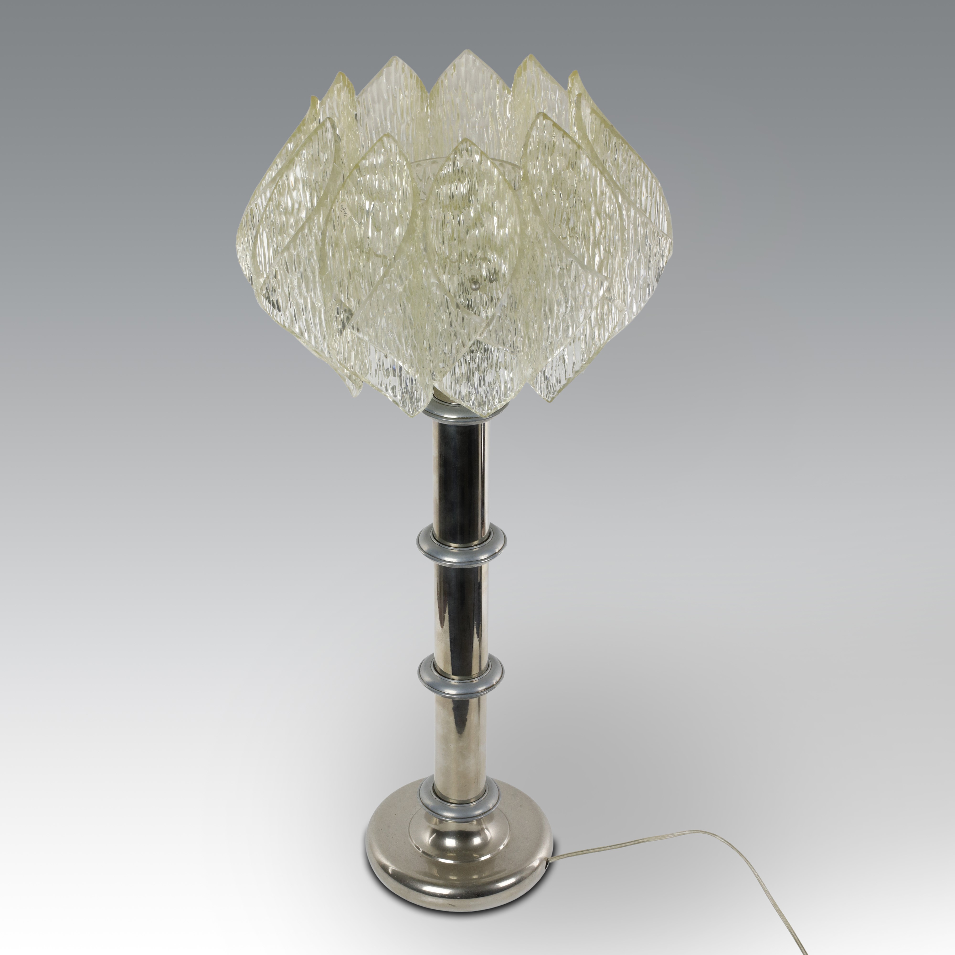Lampada da tavolo in plexiglass, produzione Italia, a tre steli cromati