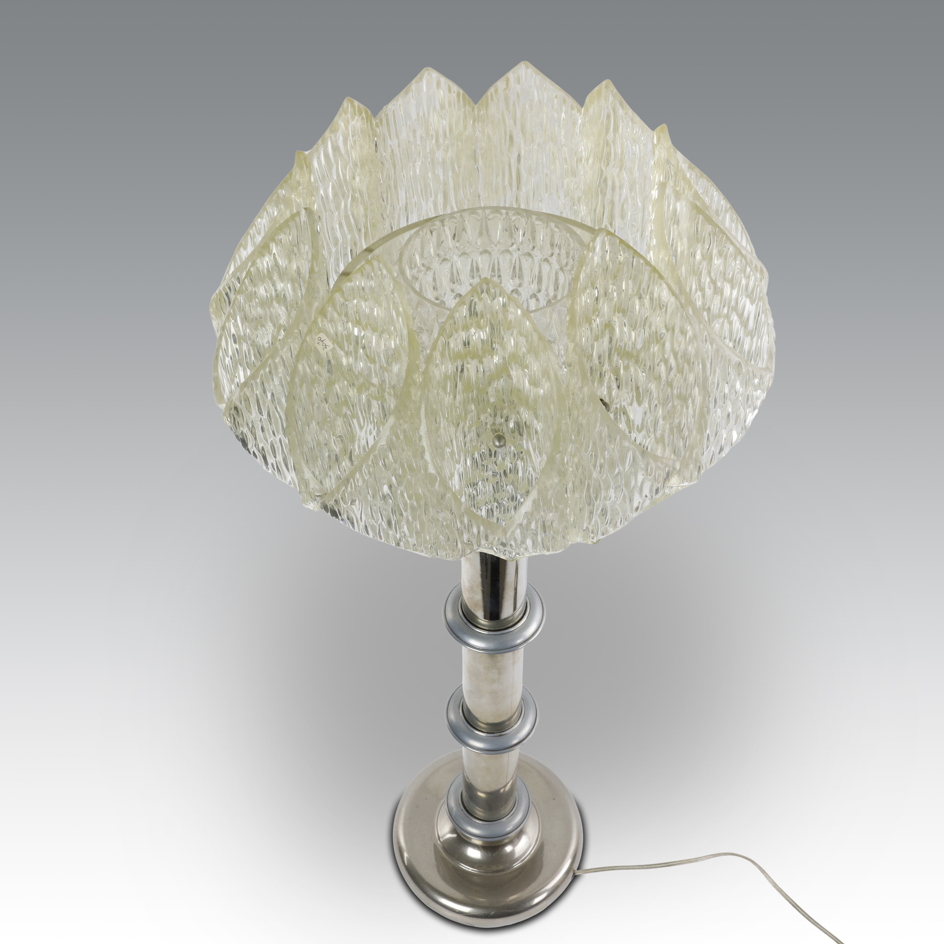 Lampada da tavolo in plexiglass, produzione Italia, a tre steli cromati