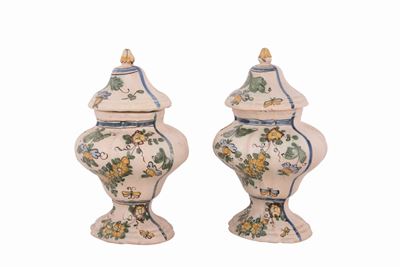 Potiques con Coperchio con Presa a Pigna.
