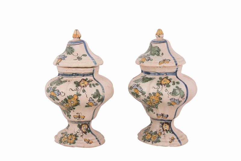 Potiques con Coperchio con Presa a Pigna.