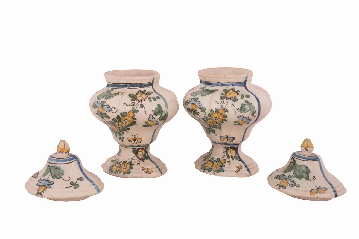 Potiques con Coperchio con Presa a Pigna.