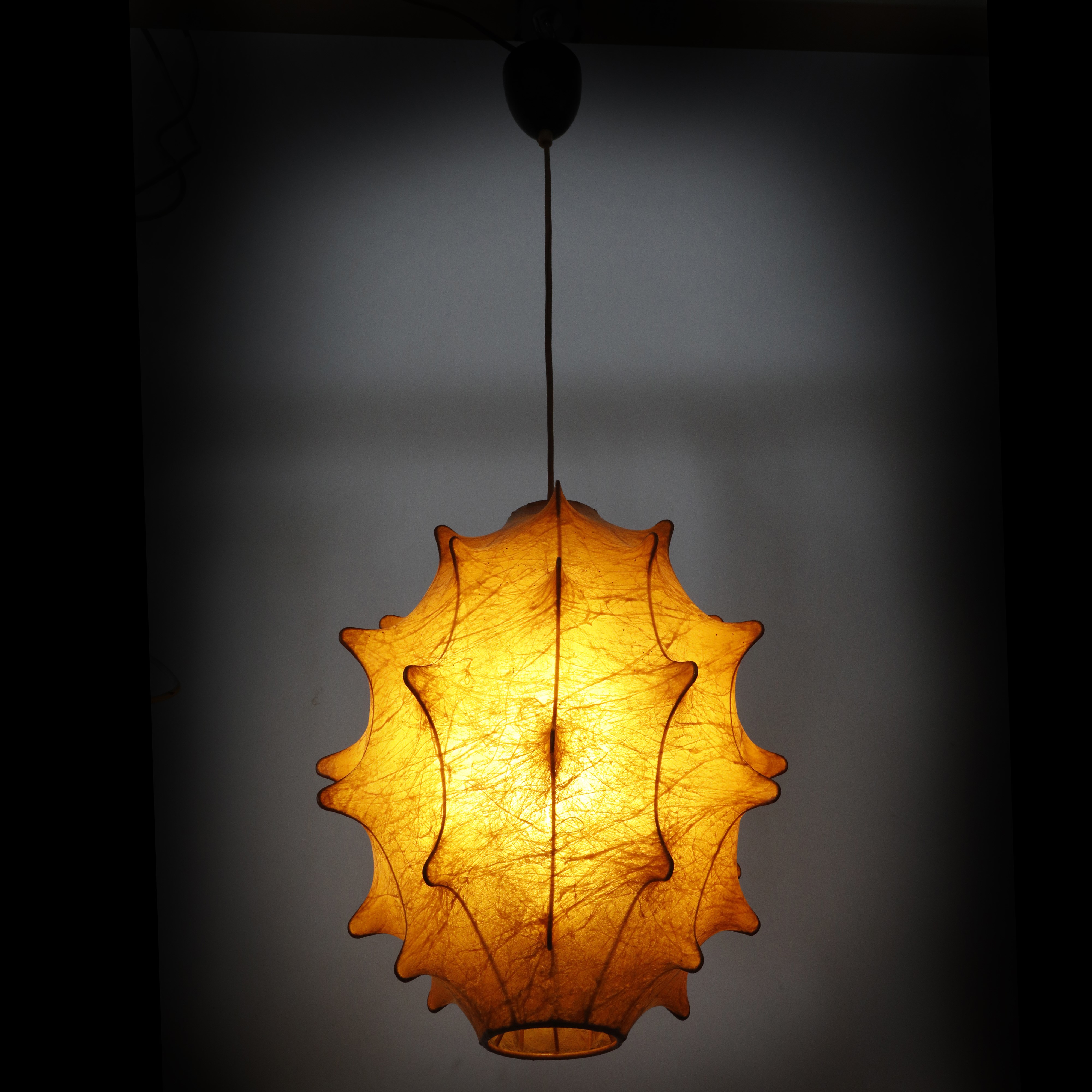 Achille e Piergiacomo Castiglioni - Lampada a sospensione “Taraxacum 1” (Flos) con diffusore in r...