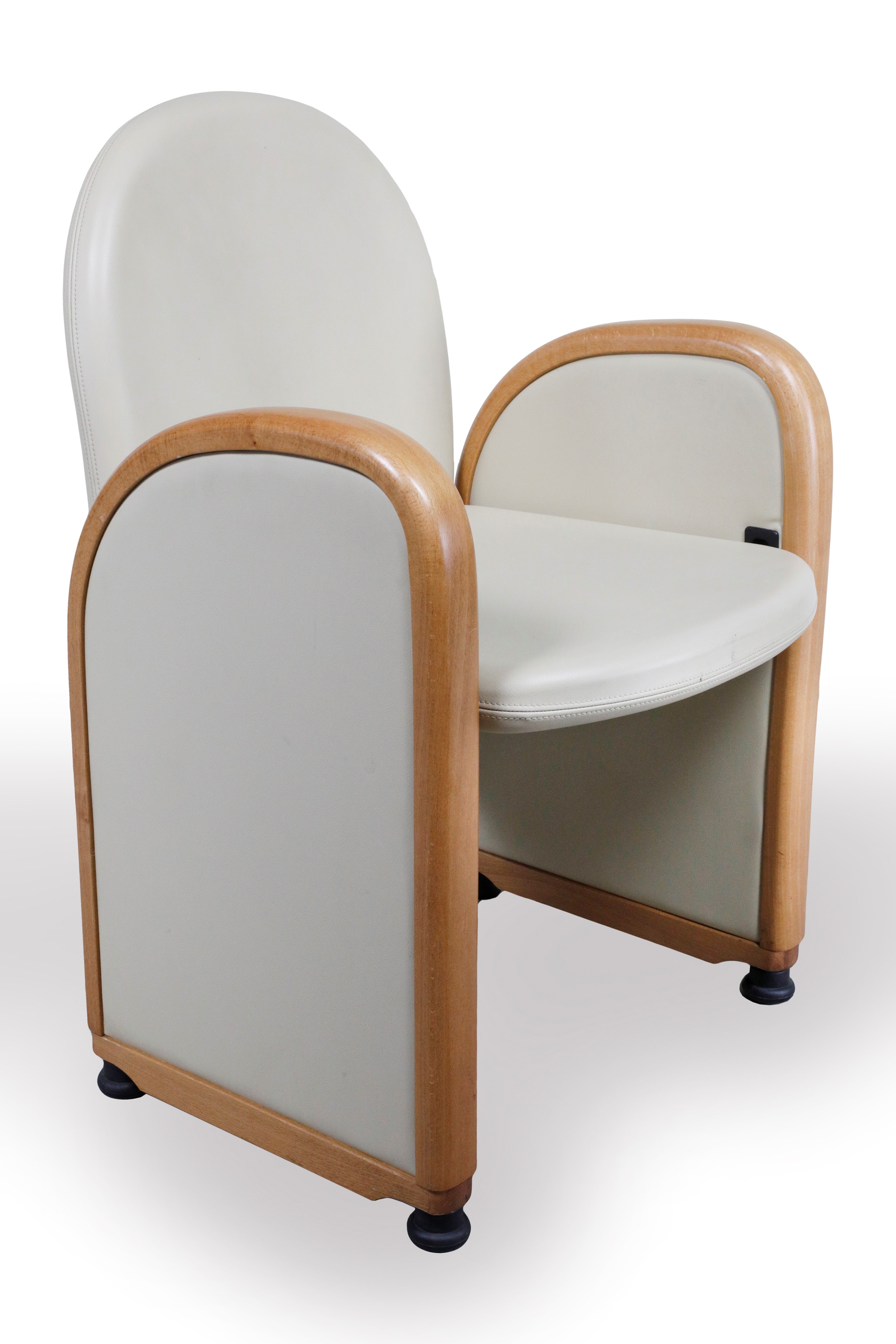 Quindici poltrone in stile anni '70, struttura in legno con sedute e schienali imbottiti rivestit...