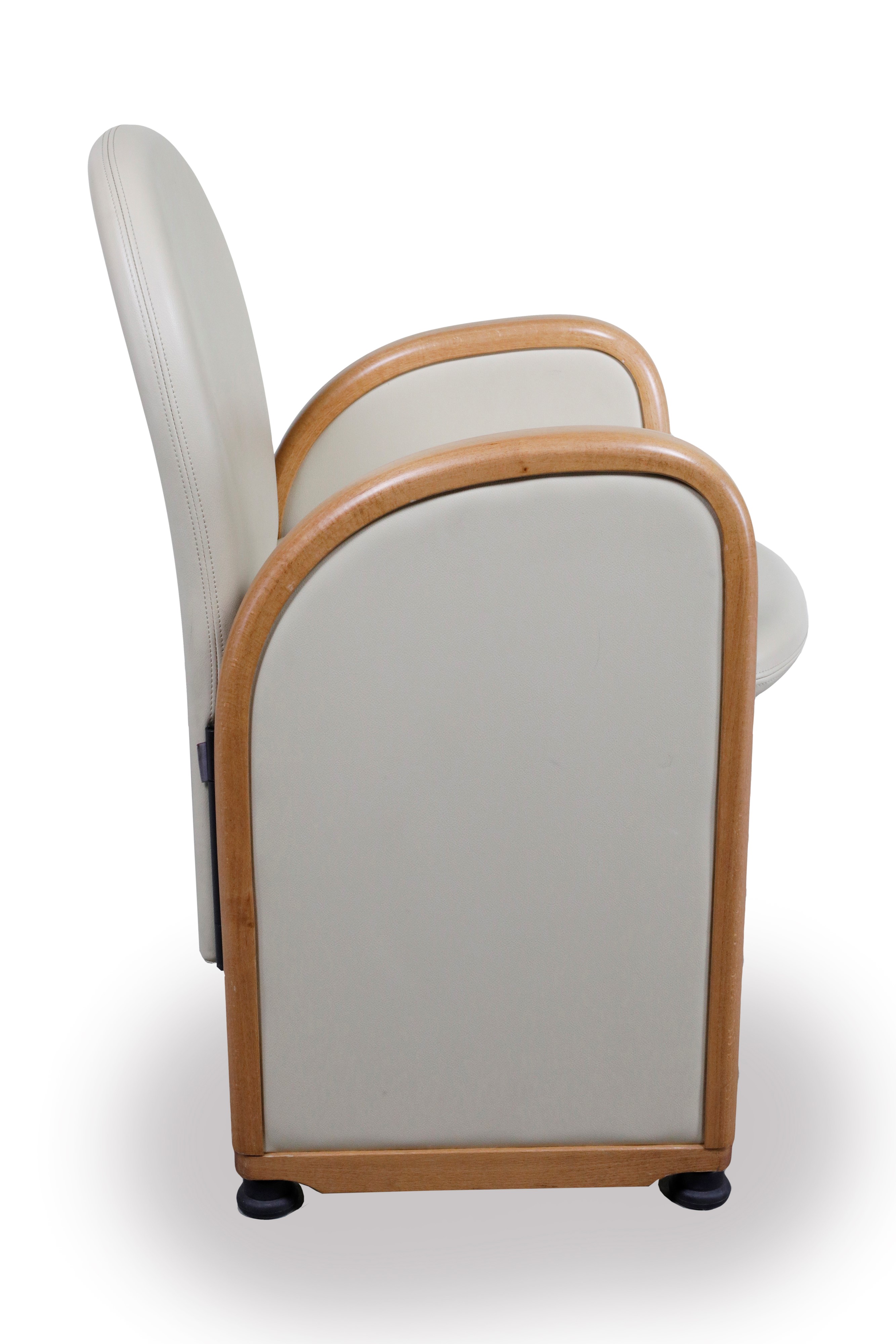 Quindici poltrone in stile anni '70, struttura in legno con sedute e schienali imbottiti rivestit...