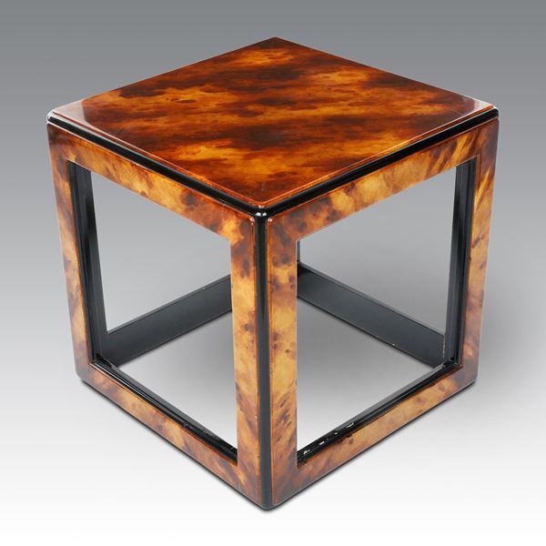 Celeste Dell'Anna - Cubo in legno dipinto finta tartaruga e laccato, con angoli dipinti in nero 