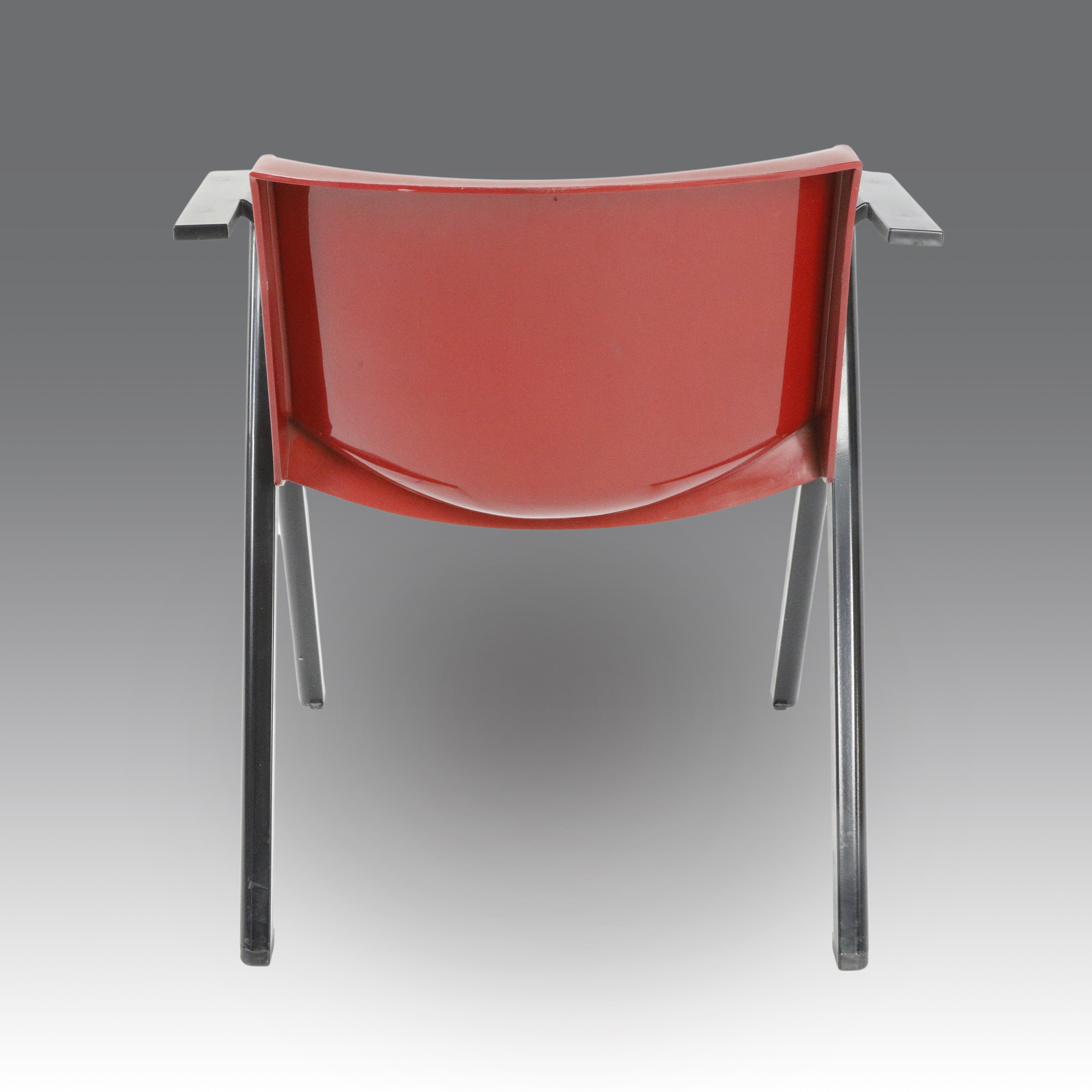 Design Lucci Orlandini - Sistema Pluralis – undici poltrone impilabili e agganciabili
