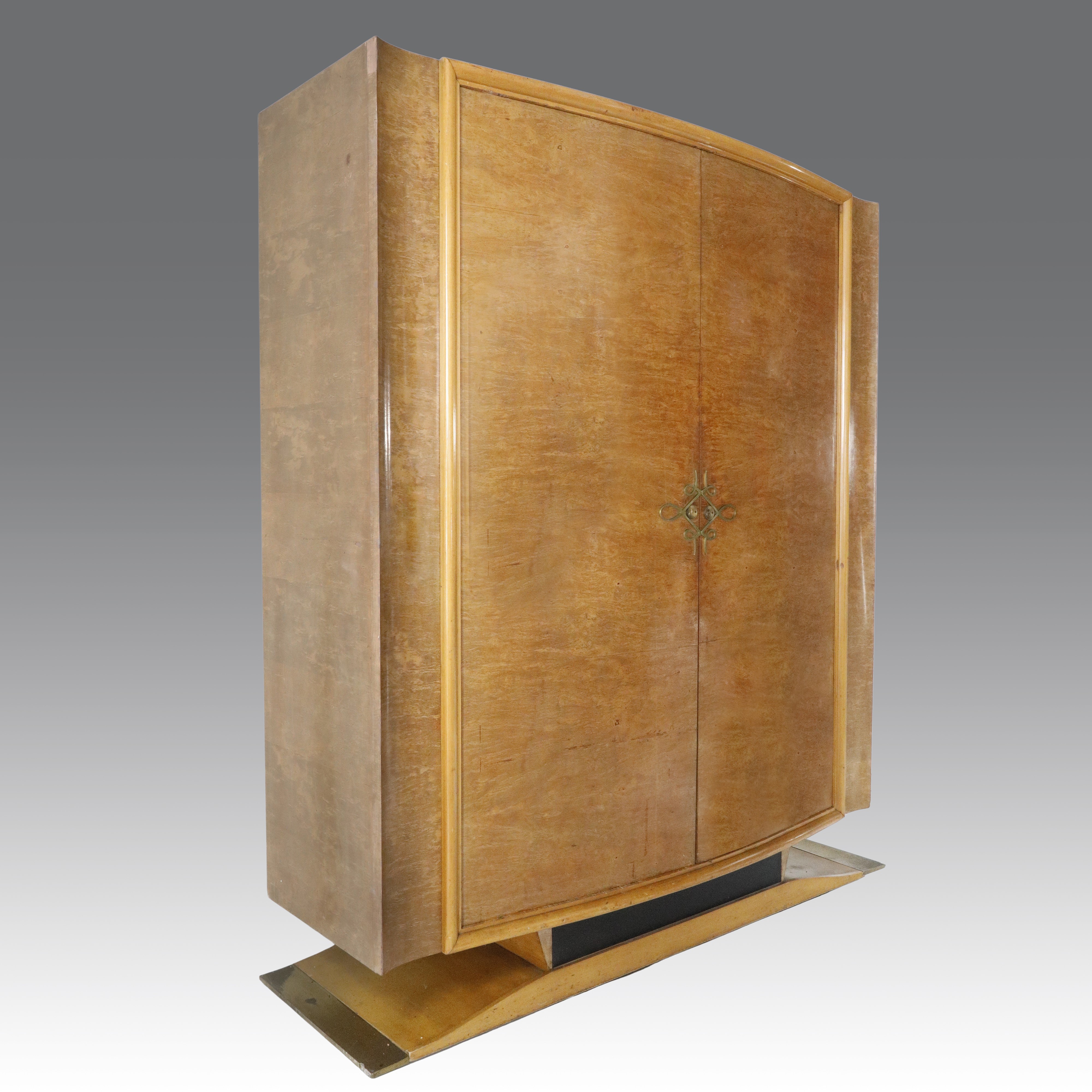 Paolo Buffa - Cabinet in legno con impiallacciatura in radica di tuja e specchiera