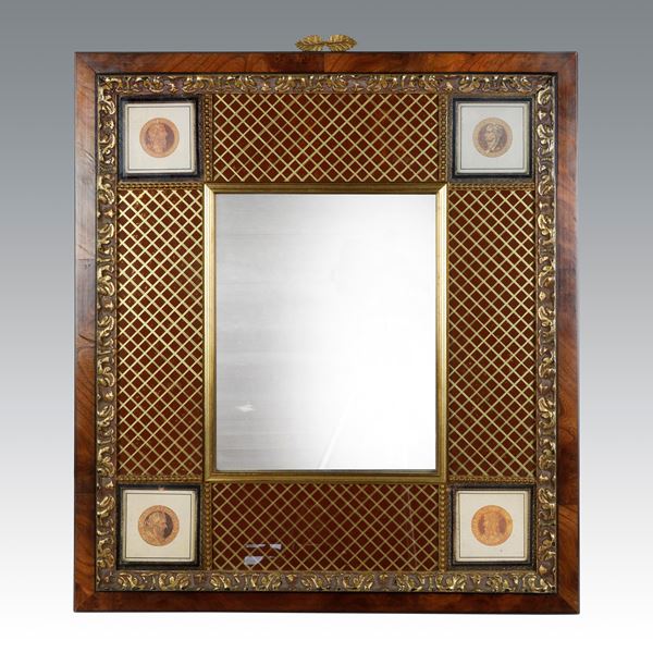 Lorenzo Mongiardino - Specchio da parete, design attribuibile a Renzo Mongiardino, in stile neoclassico con medaglioni di imperatori romani