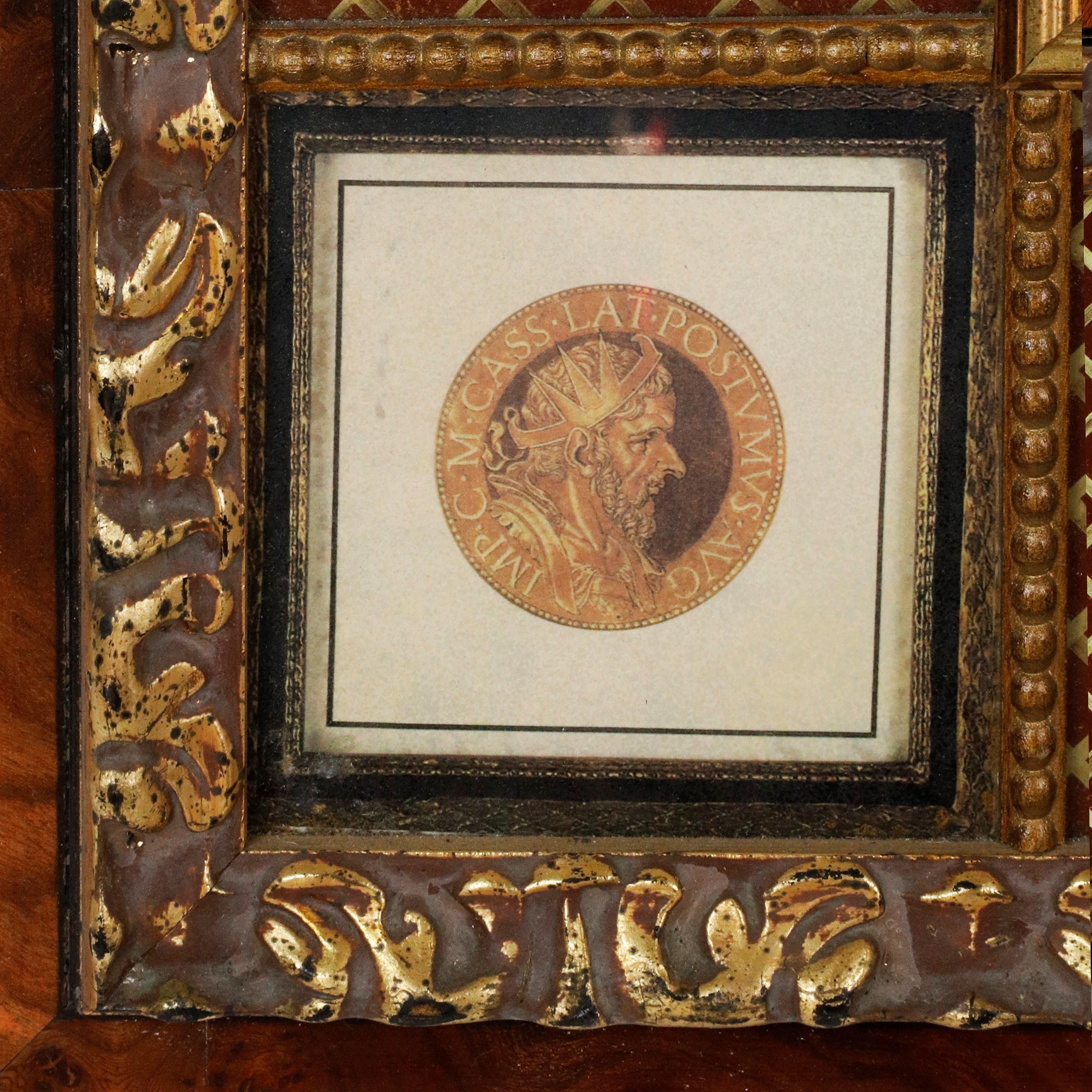 Lorenzo Mongiardino - Specchio da parete neoclassico con medaglioni di imperatori romani