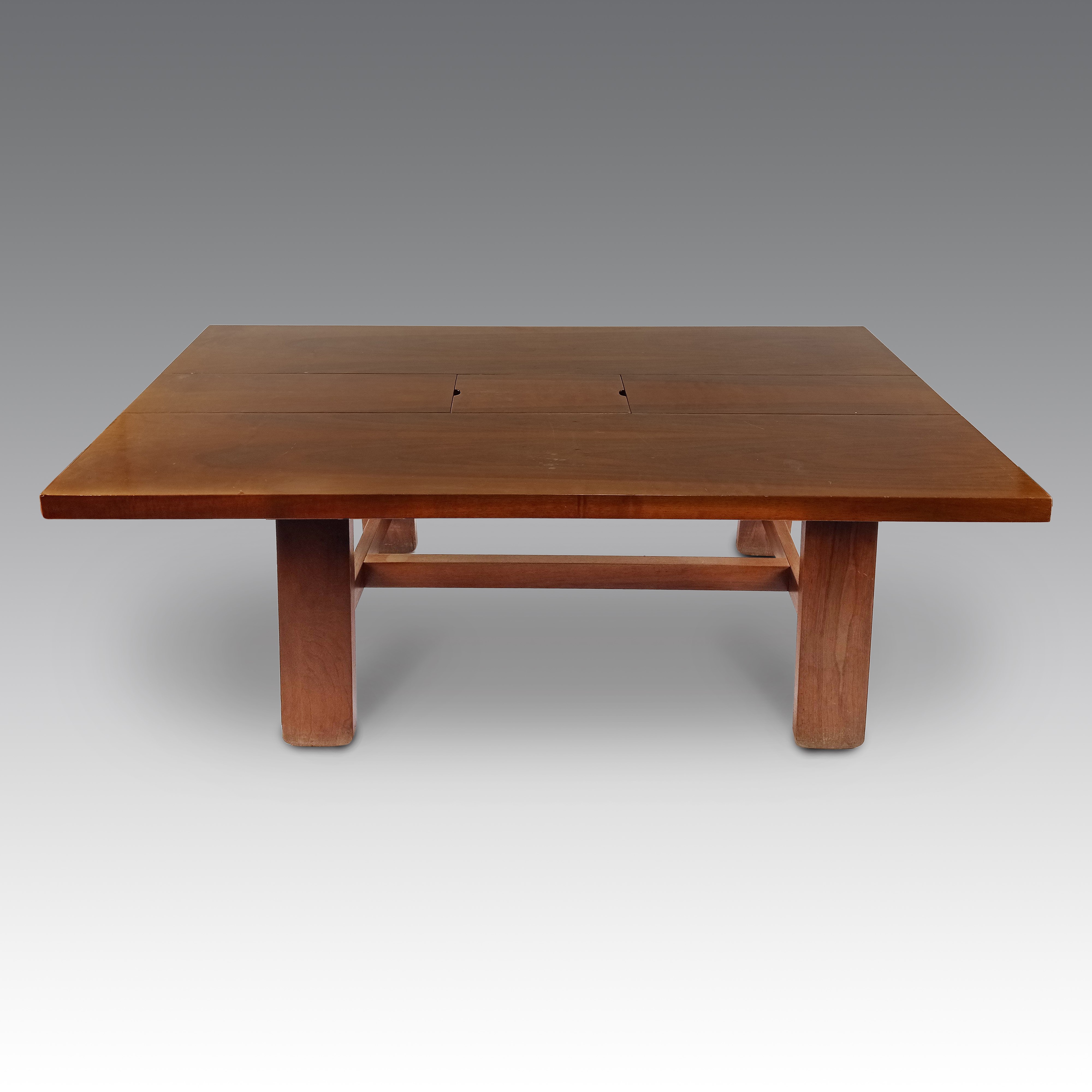 Silvio Coppola - Tavolo da pranzo modello “611” con 6 sedie, produzione Bernini, legno in noce, c...