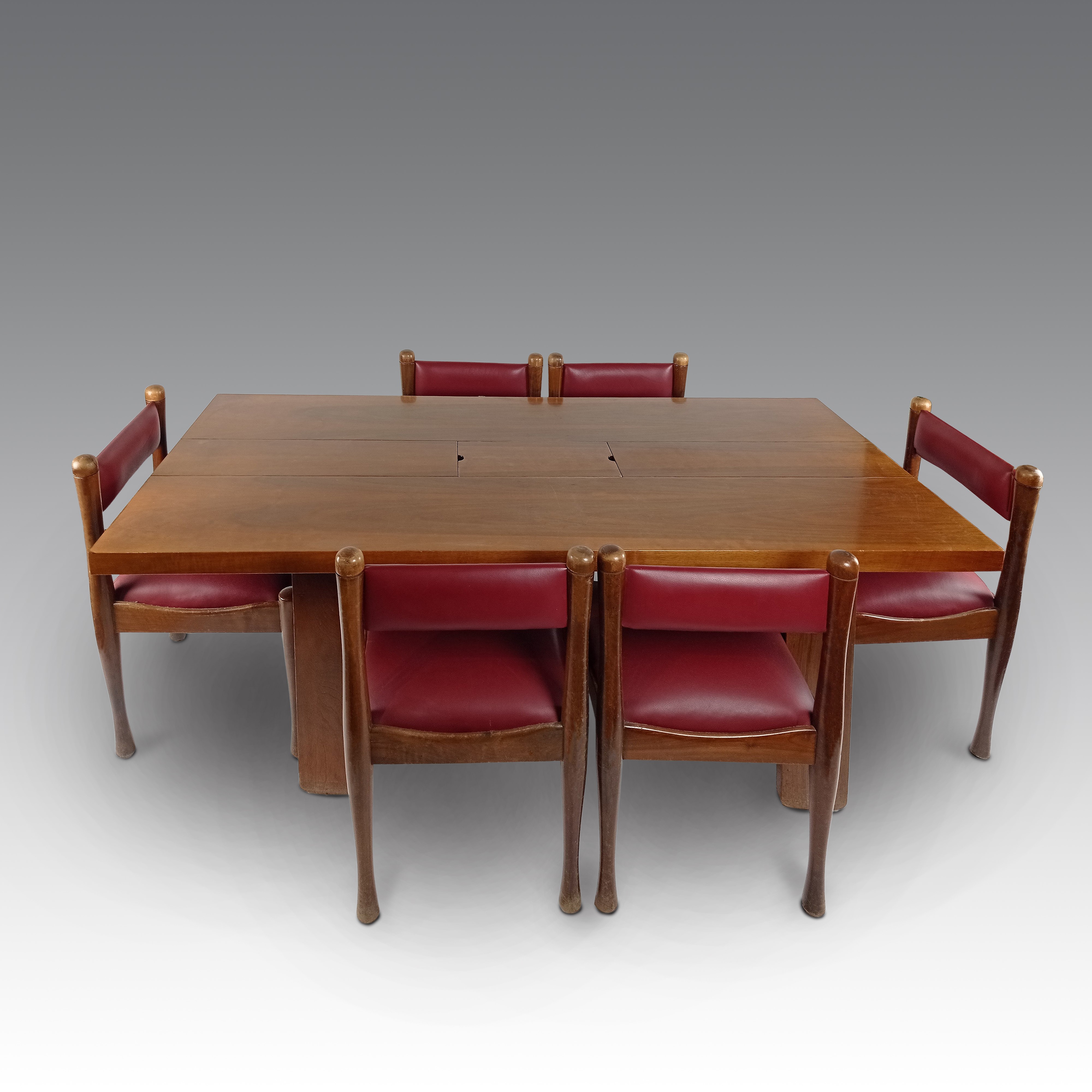 Silvio Coppola - Tavolo da pranzo modello “611” con 6 sedie, produzione Bernini, legno in noce, c...