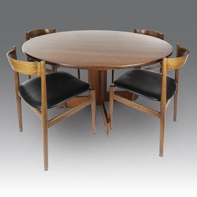 Gianfranco, Tavolo da pranzo e quattro sedie modello “107”, produzione Cassina, Italia