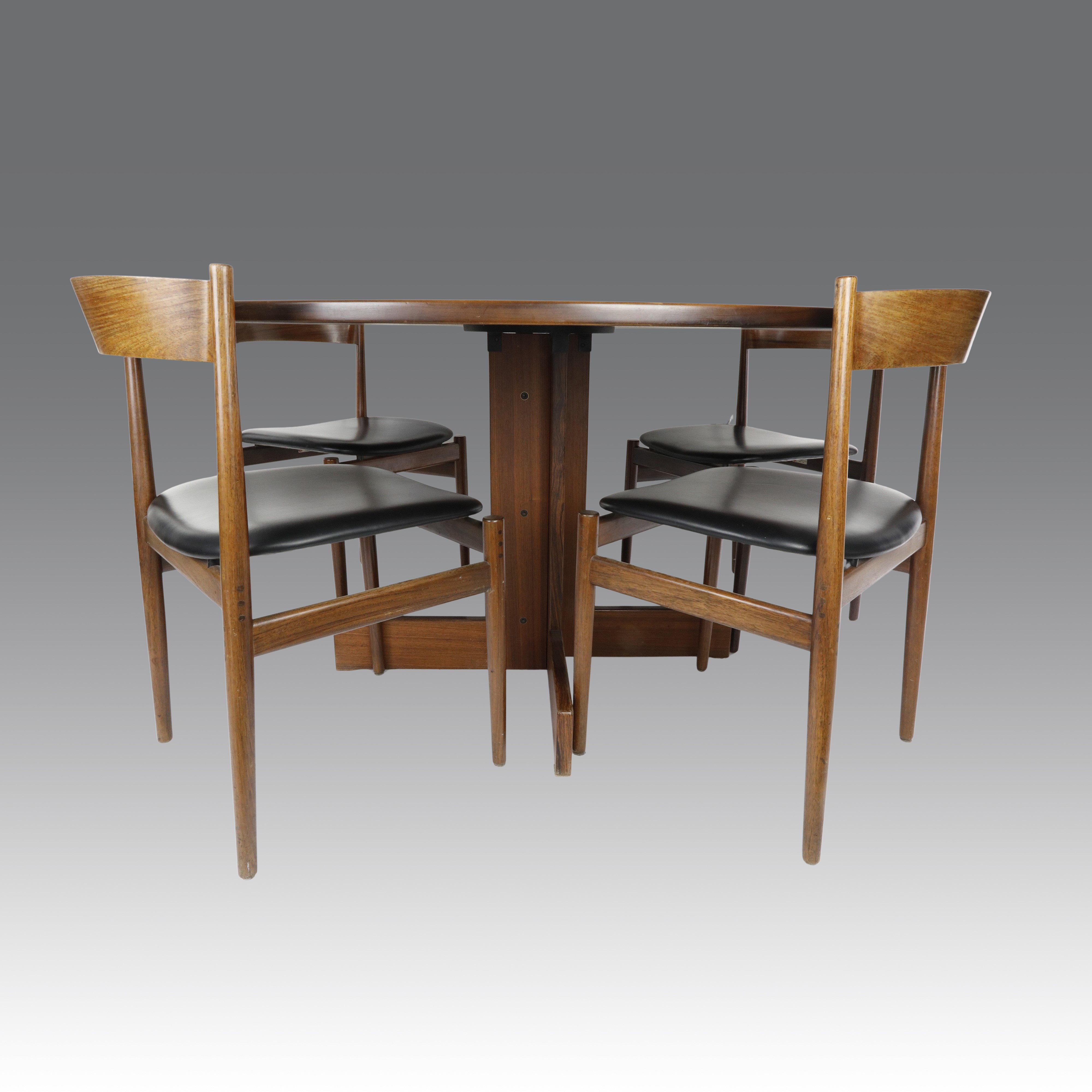 Gianfranco Frattini - Gianfranco, Tavolo da pranzo e quattro sedie modello “107”, produzione Cass...