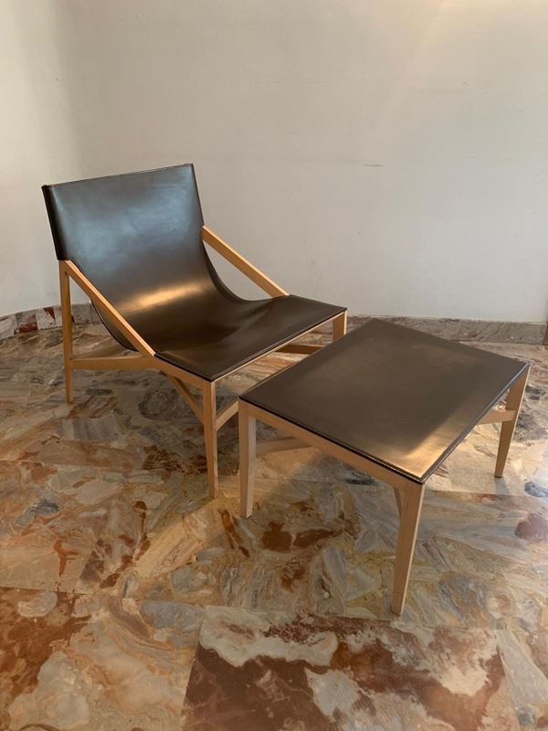 Rodolfo Dordoni - Poltrona con pouf, produzione Cassina - Italia.  