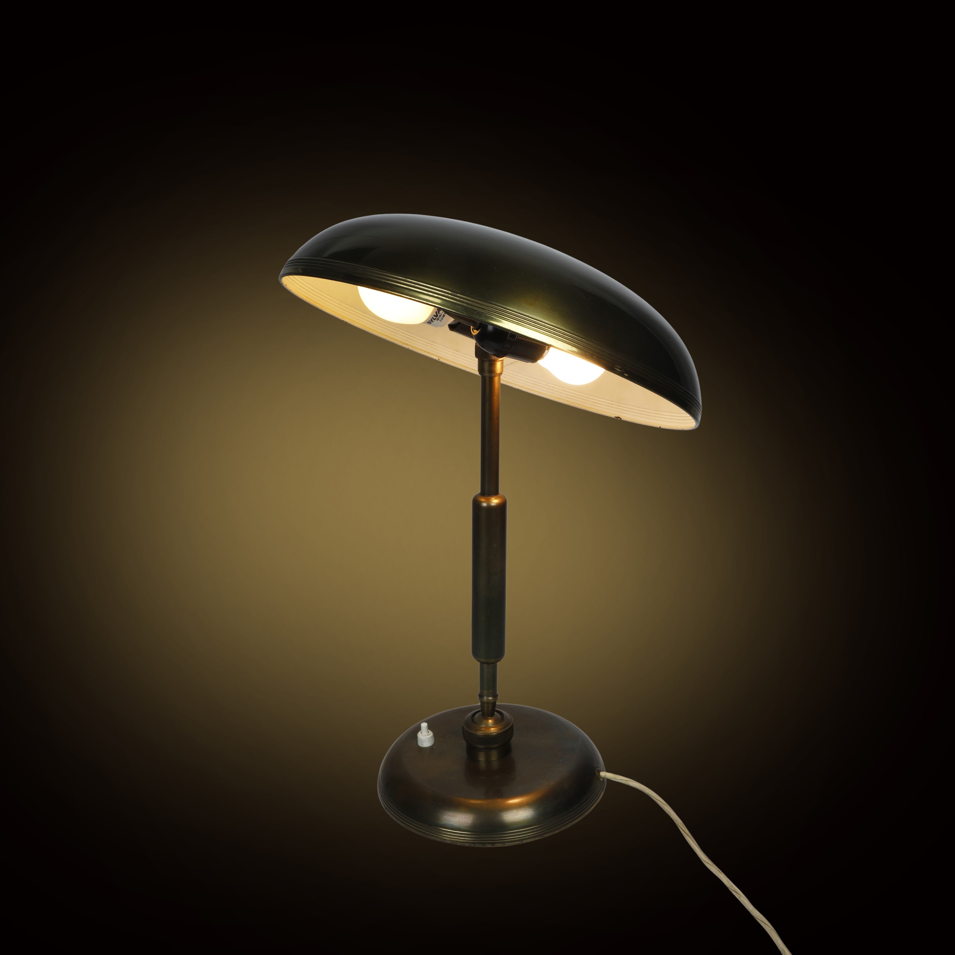 Giovanni Michelucci - Lampada da tavolo a due luci in ottone con struttura snodata (Lariolux, Ita...