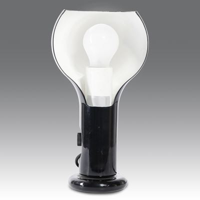 Lampada da tavolo ad una luce modello “2207” Flash, produzione O-Luce, 1968