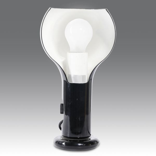 Joe Colombo - Lampada da tavolo ad una luce modello “2207” Flash, Produzione O-Luce - Italia