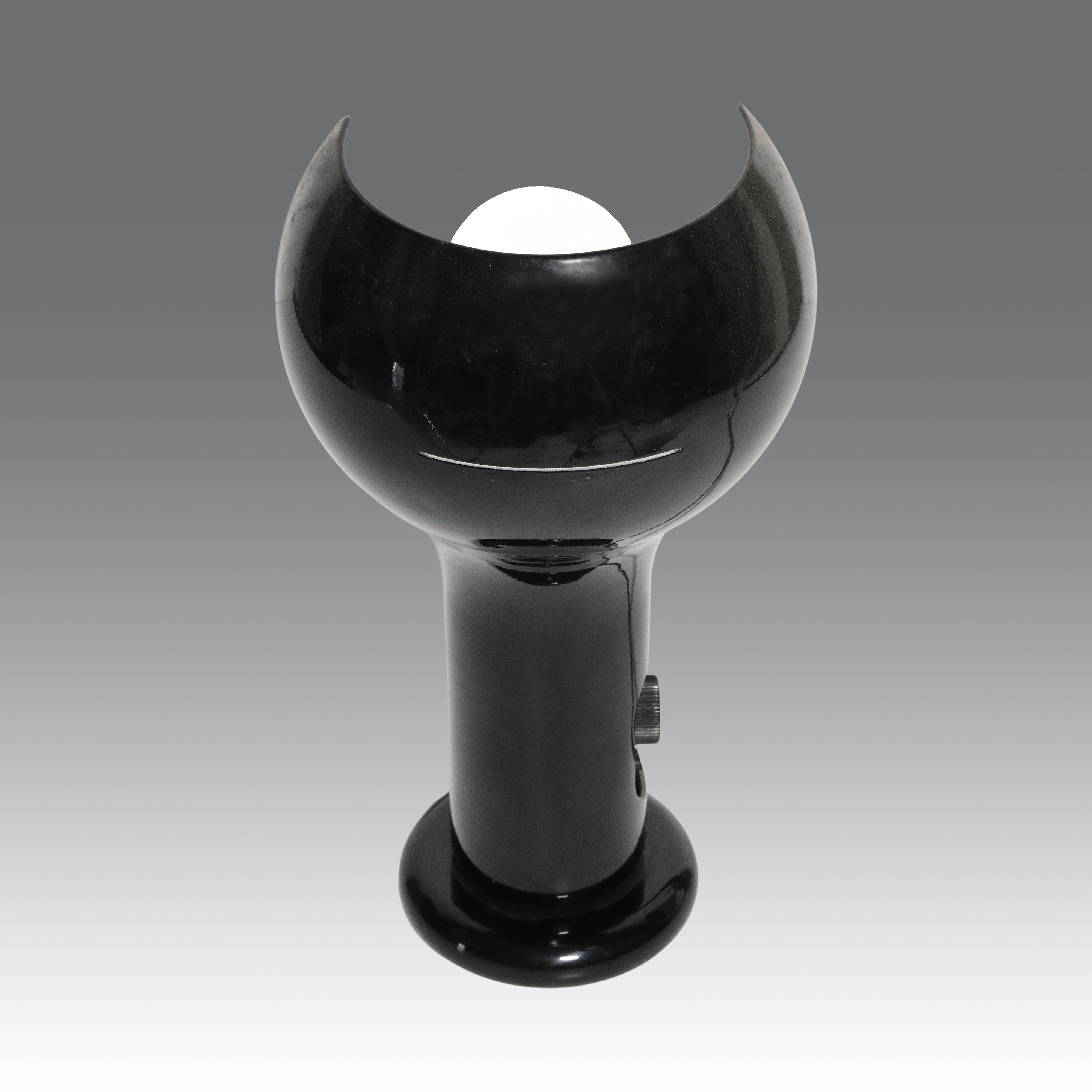 Joe Colombo - Lampada da tavolo ad una luce modello “2207” Flash, produzione O-Luce, 1968