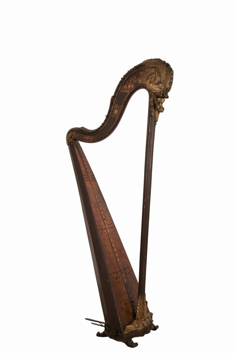 Arpa a 34 Corde con Modiglione Decorato con Scene di Vita Orientale Laccato a Cineserie