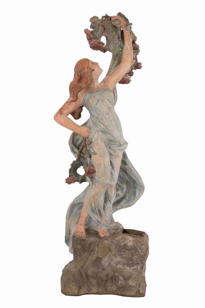 Statua Stile Liberty in Terracotta Dipinta Raffigurante Allegoria della Primavera