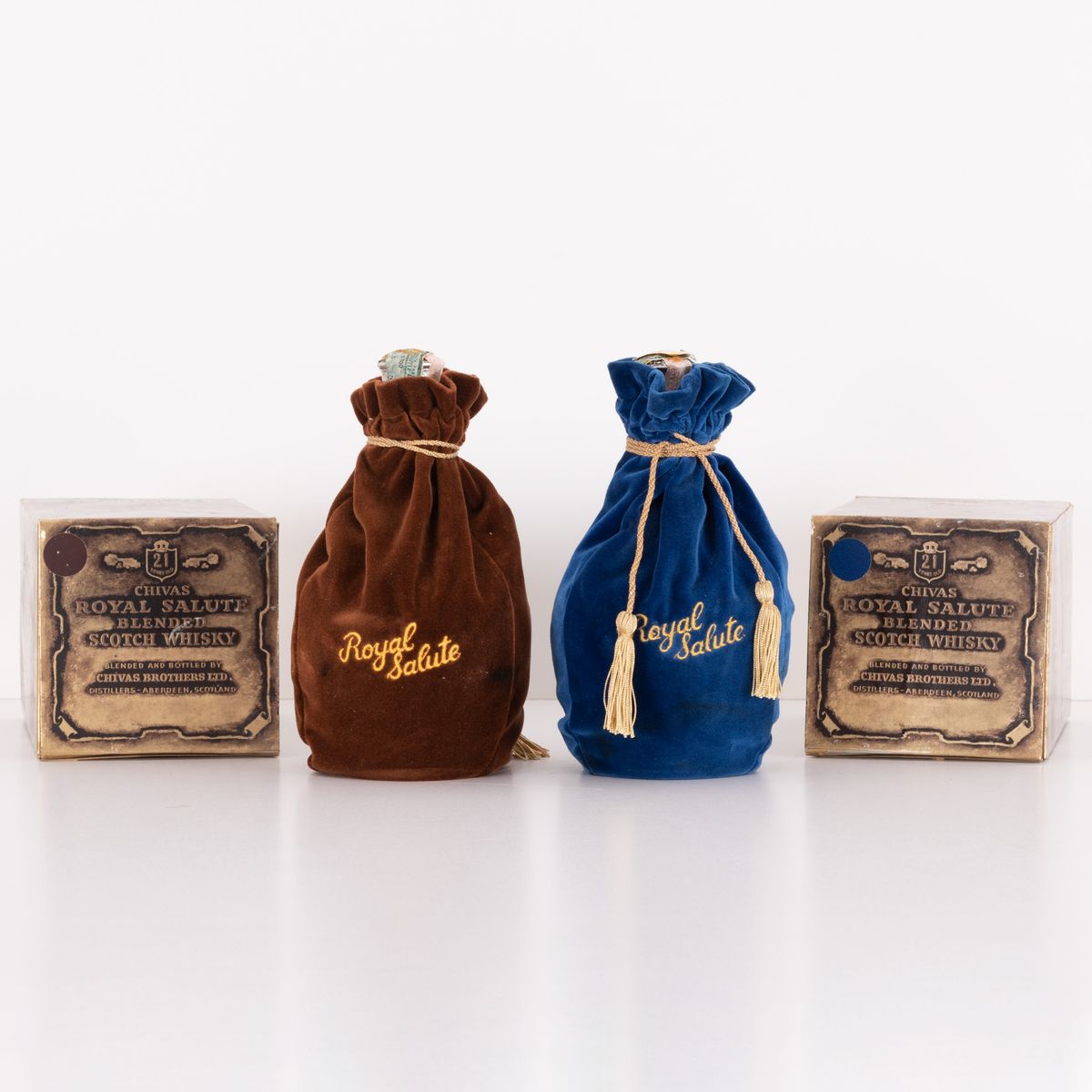 Lotto di 2 Bottiglie Blended Scotch Whiskey Royal Salute Chivas Brothers Ltd