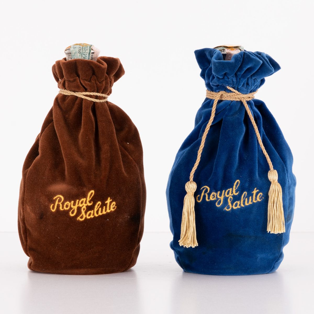 Lotto di 2 Bottiglie Blended Scotch Whiskey Royal Salute Chivas Brothers Ltd