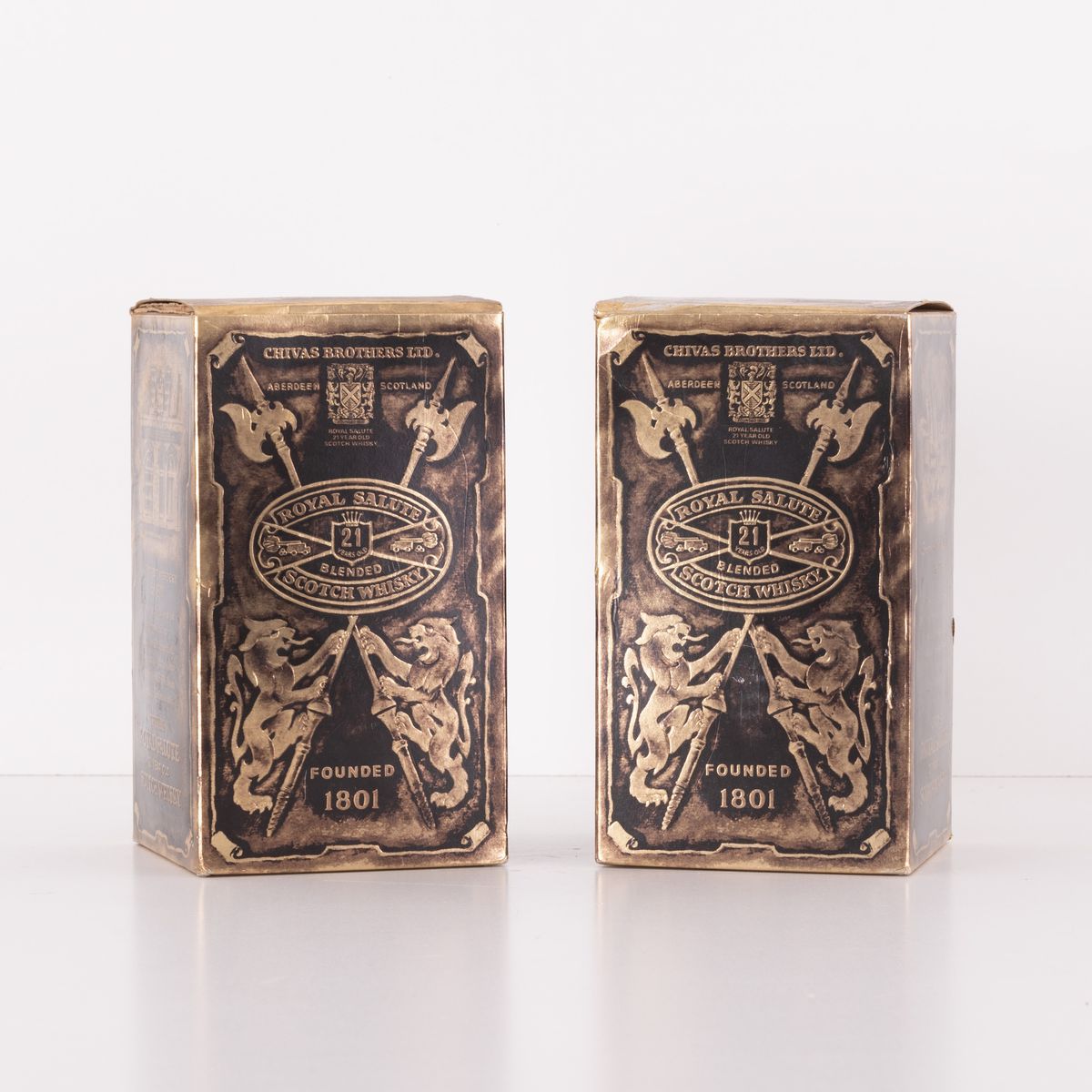 Lotto di 2 Bottiglie Blended Scotch Whiskey Royal Salute Chivas Brothers Ltd