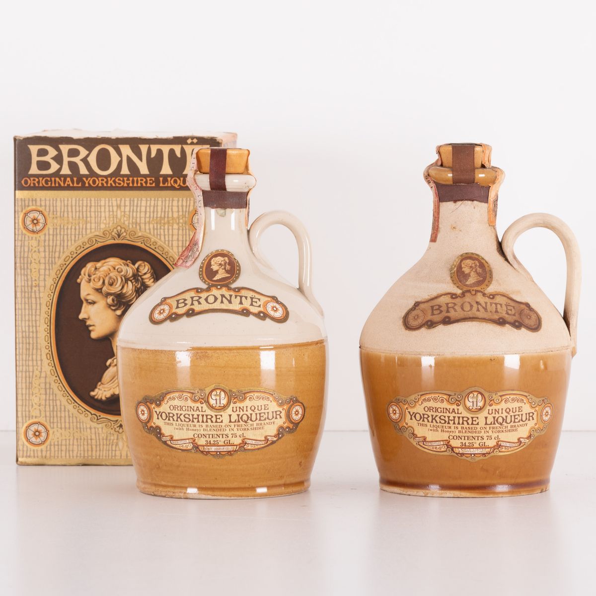 Lotto di 3 Bottiglie Original Yorkshire Liqueur Bronte Liqueur Company Ltd