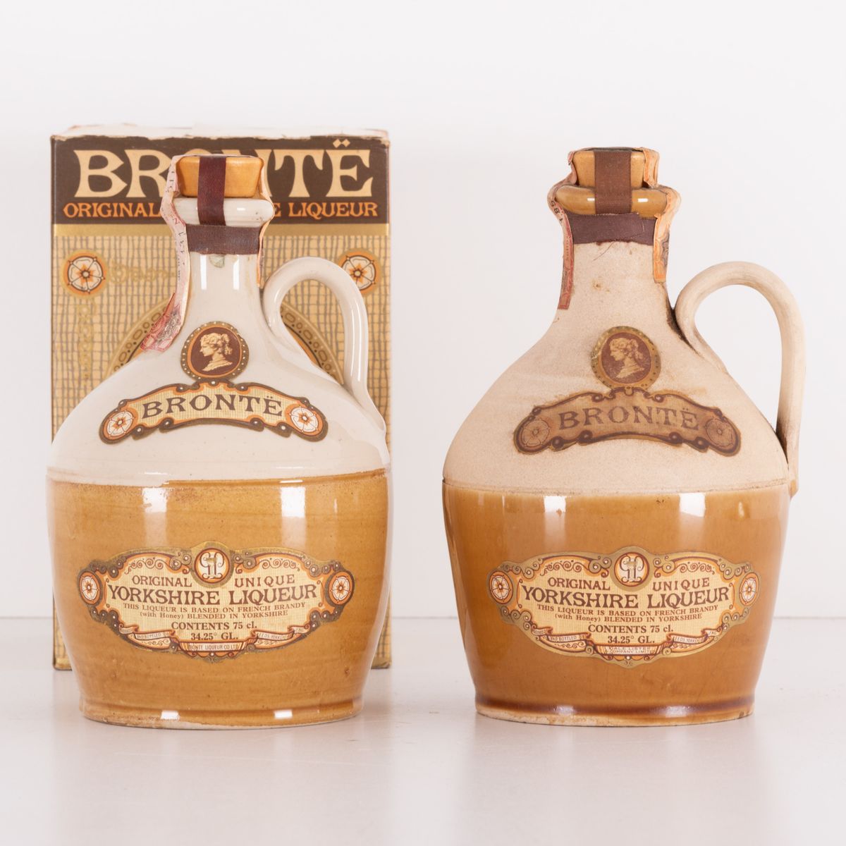 Lotto di 3 Bottiglie Original Yorkshire Liqueur Bronte Liqueur Company Ltd