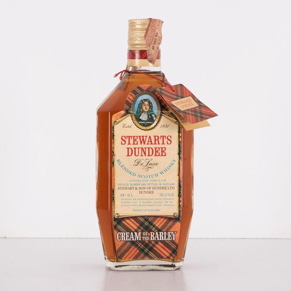 Deluxe Blended Scotch Wiskey Stewarts and son of dundee