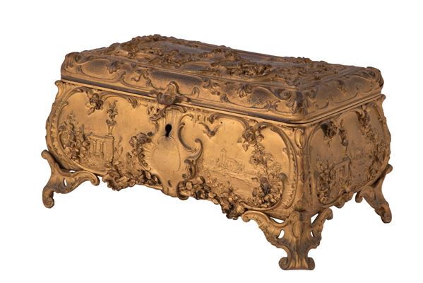 Scatola portagioie in metallo dorato Napoleone III finemente cesellato con motivi floreali e paesaggi  